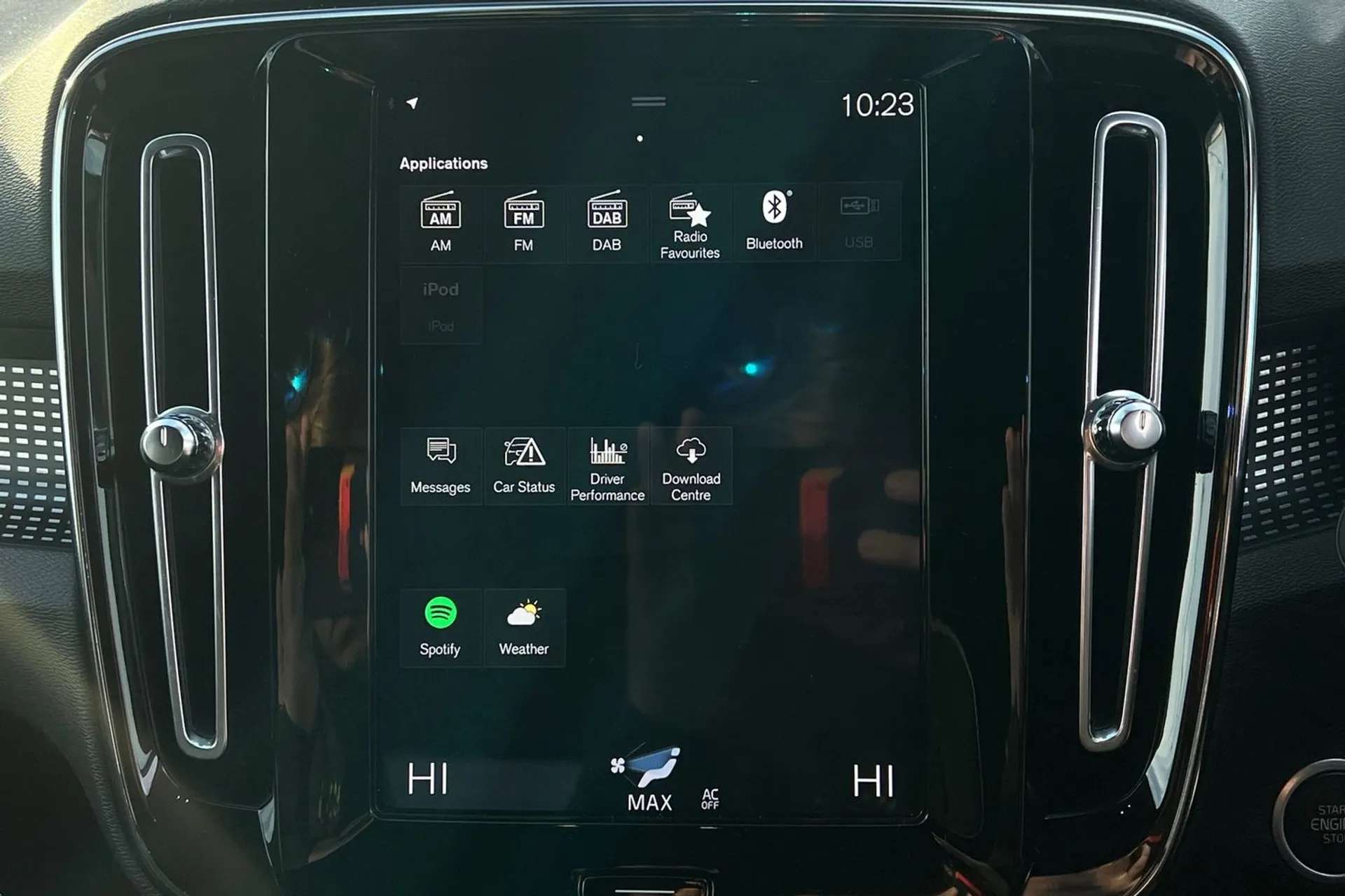 2020 VOLVO XC40 2020 VOLVO XC40