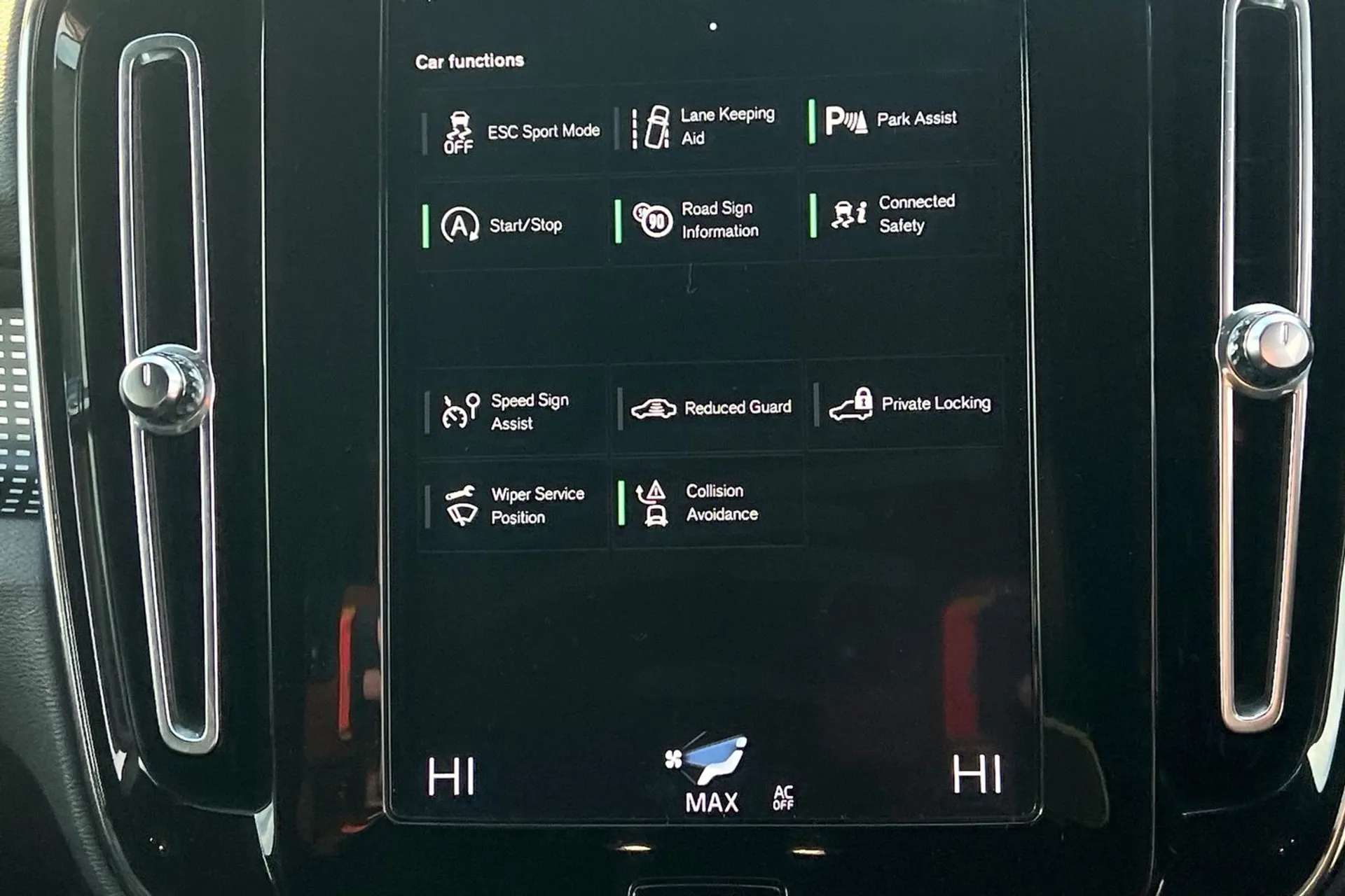 2020 VOLVO XC40 2020 VOLVO XC40