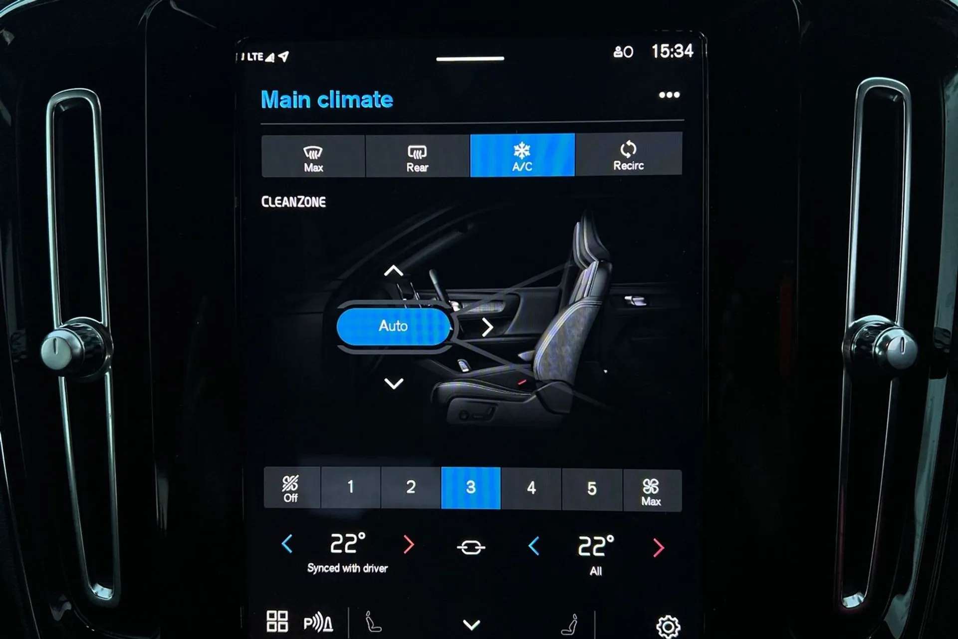 2022 VOLVO XC40 2022 VOLVO XC40