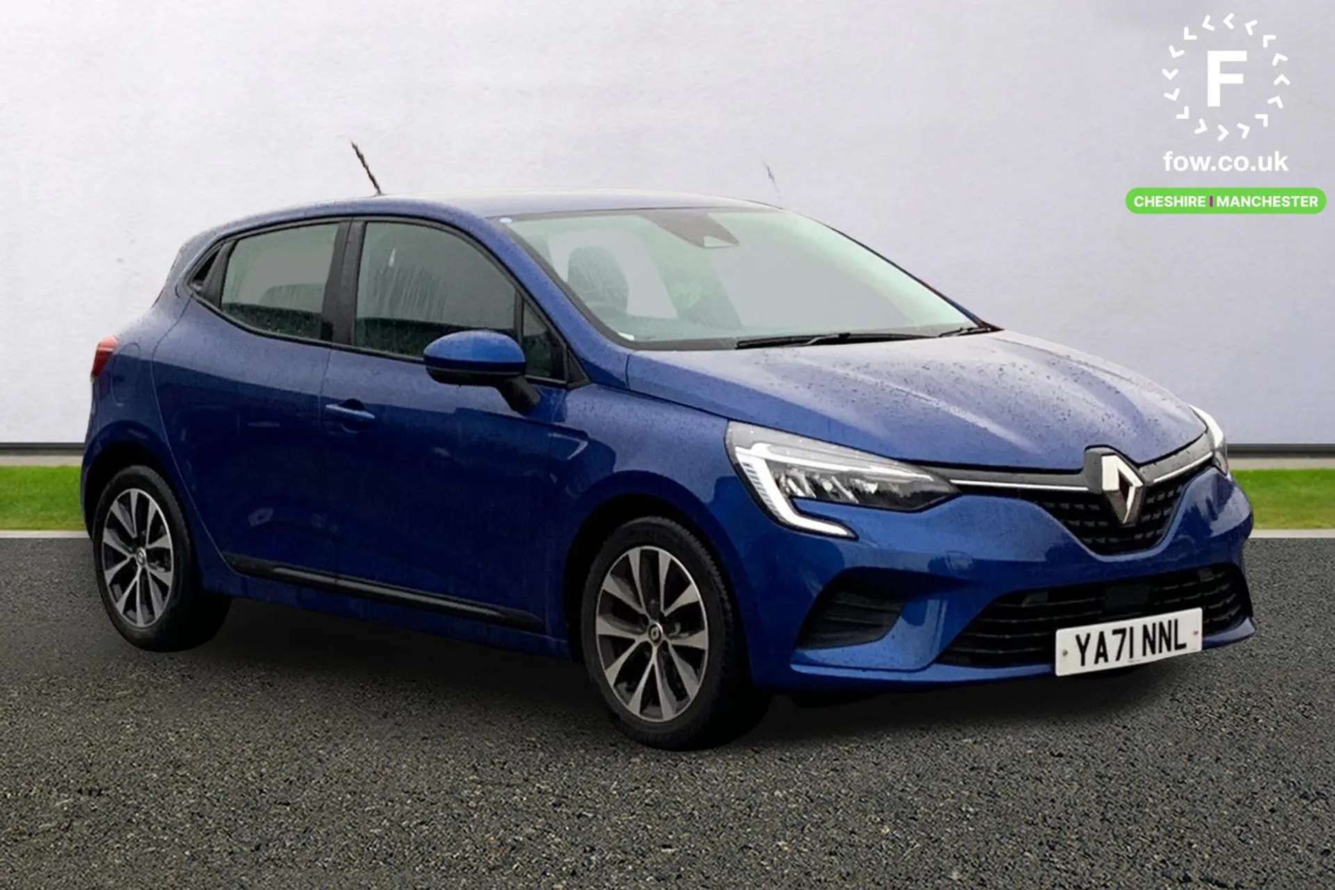 A 2022 RENAULT CLIO 1.0 TCe 90 Iconic 5dr [Traffic sign recognition, Lane keep assist, 4.2" colour instrument display, Rear parking sensors, Lane departure warning system A 2022 RENAULT CLIO 1.0 TCe 90 Iconic 5dr [Traffic sign recognition, Lane keep assist, 4.2" colour instrument display, Rear parking sensors, Lane departure warning system