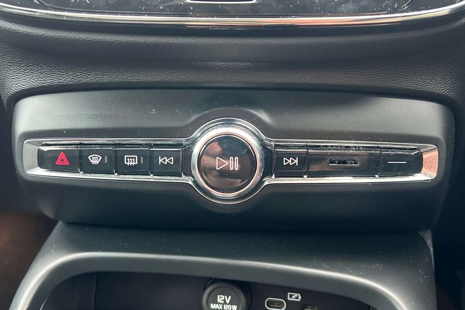 2022 VOLVO C40 2022 VOLVO C40