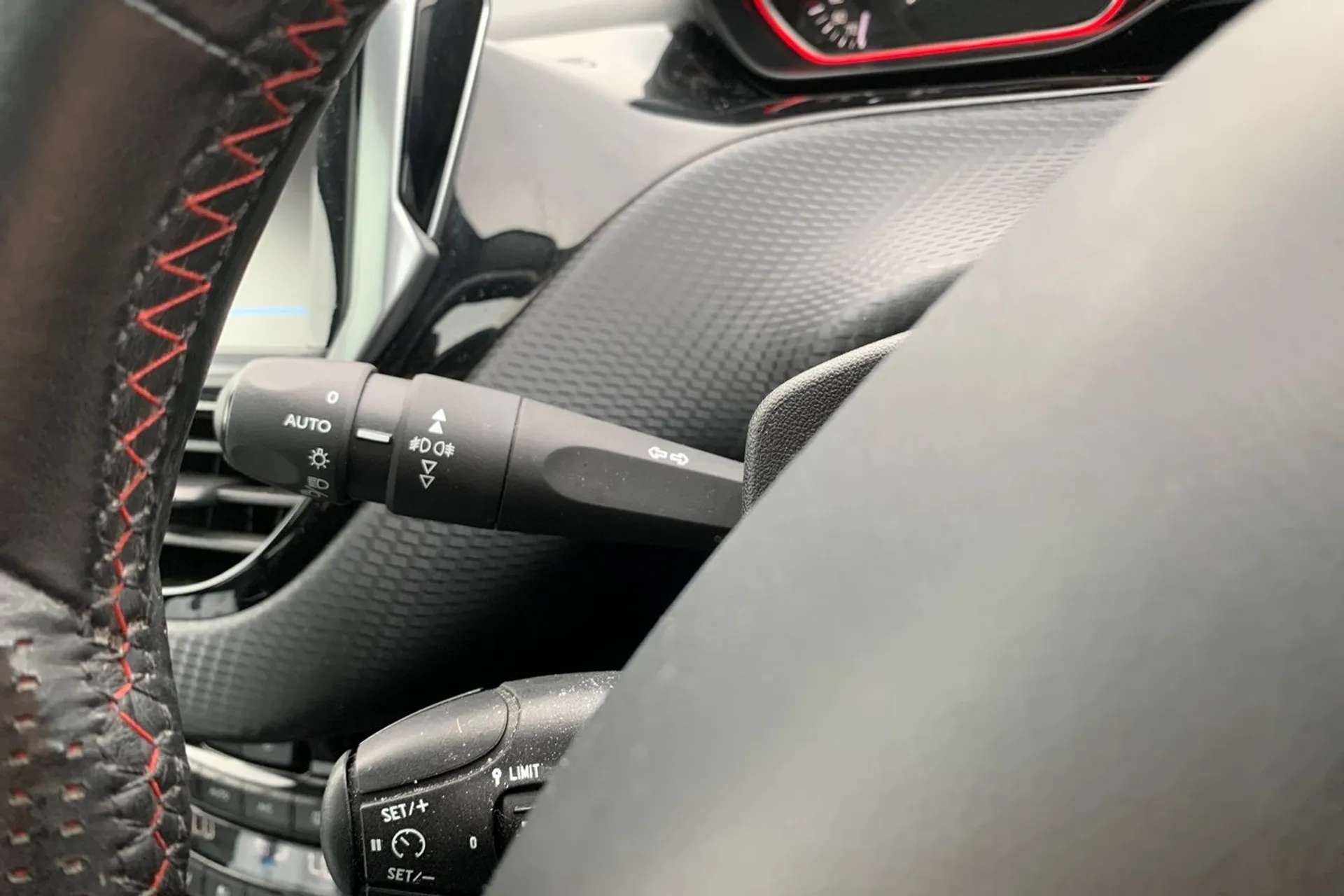 2017 PEUGEOT 2008 2017 PEUGEOT 2008