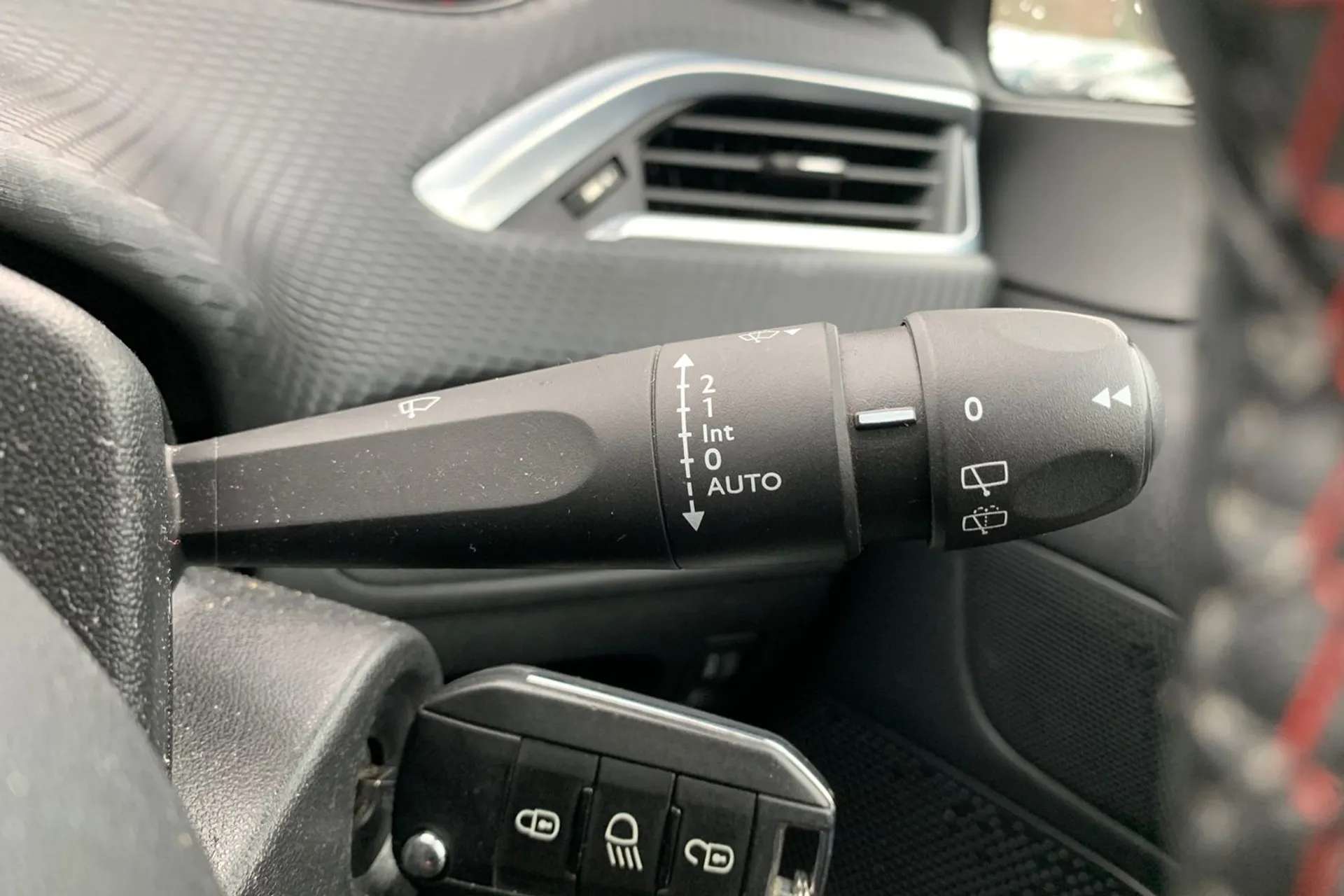 2017 PEUGEOT 2008 2017 PEUGEOT 2008