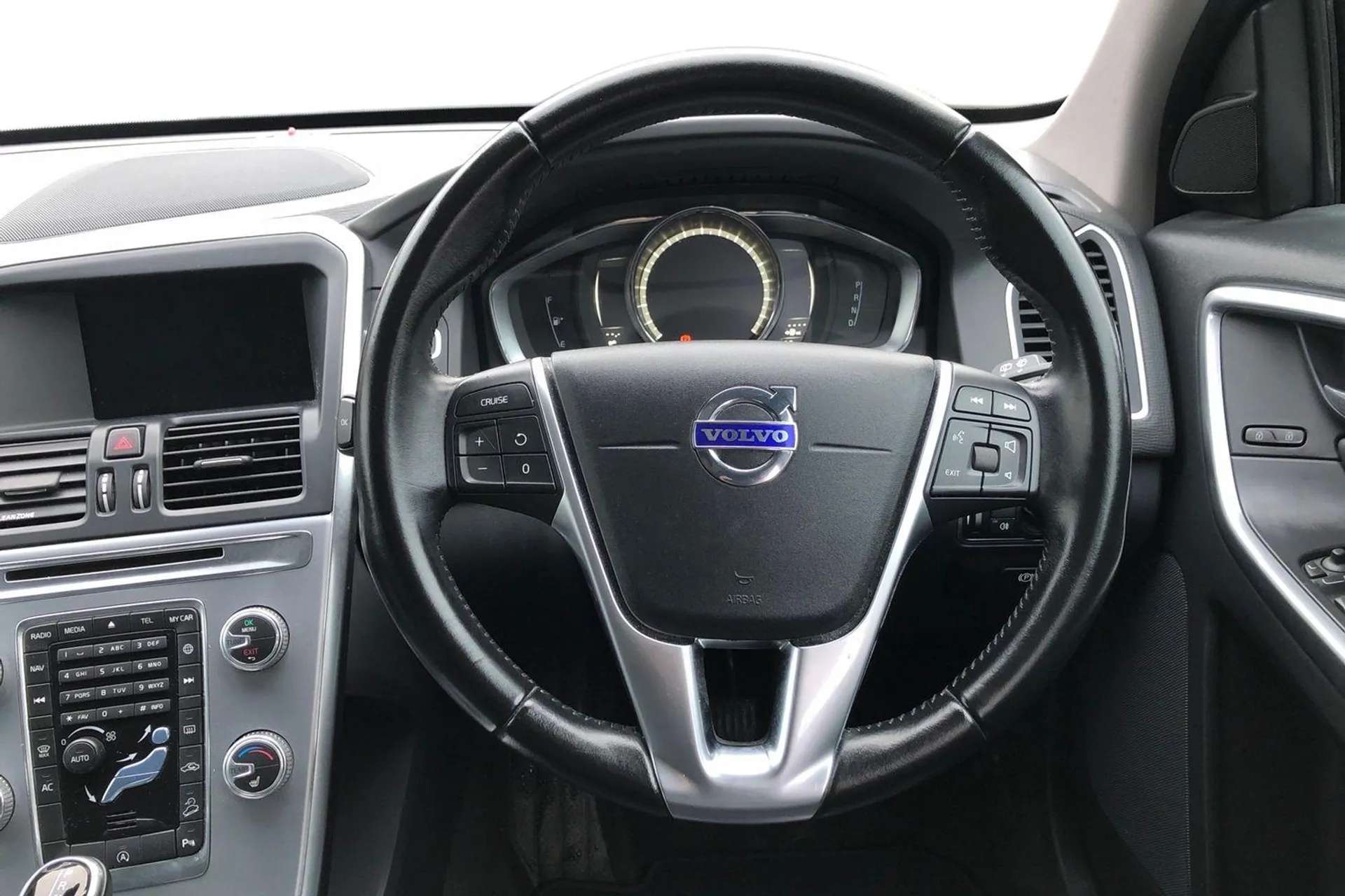 2017 VOLVO XC60 2017 VOLVO XC60