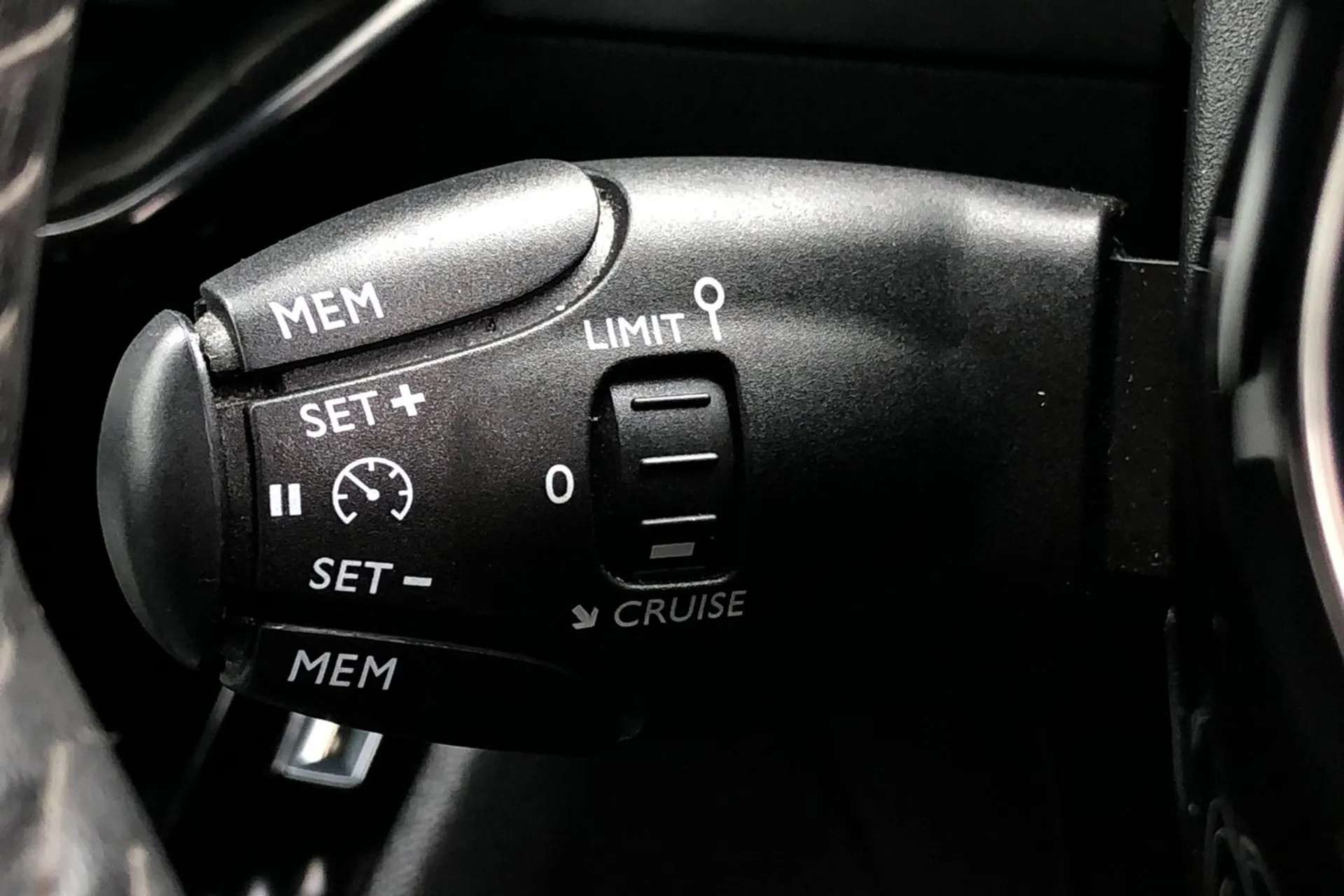 2022 PEUGEOT 2008 2022 PEUGEOT 2008