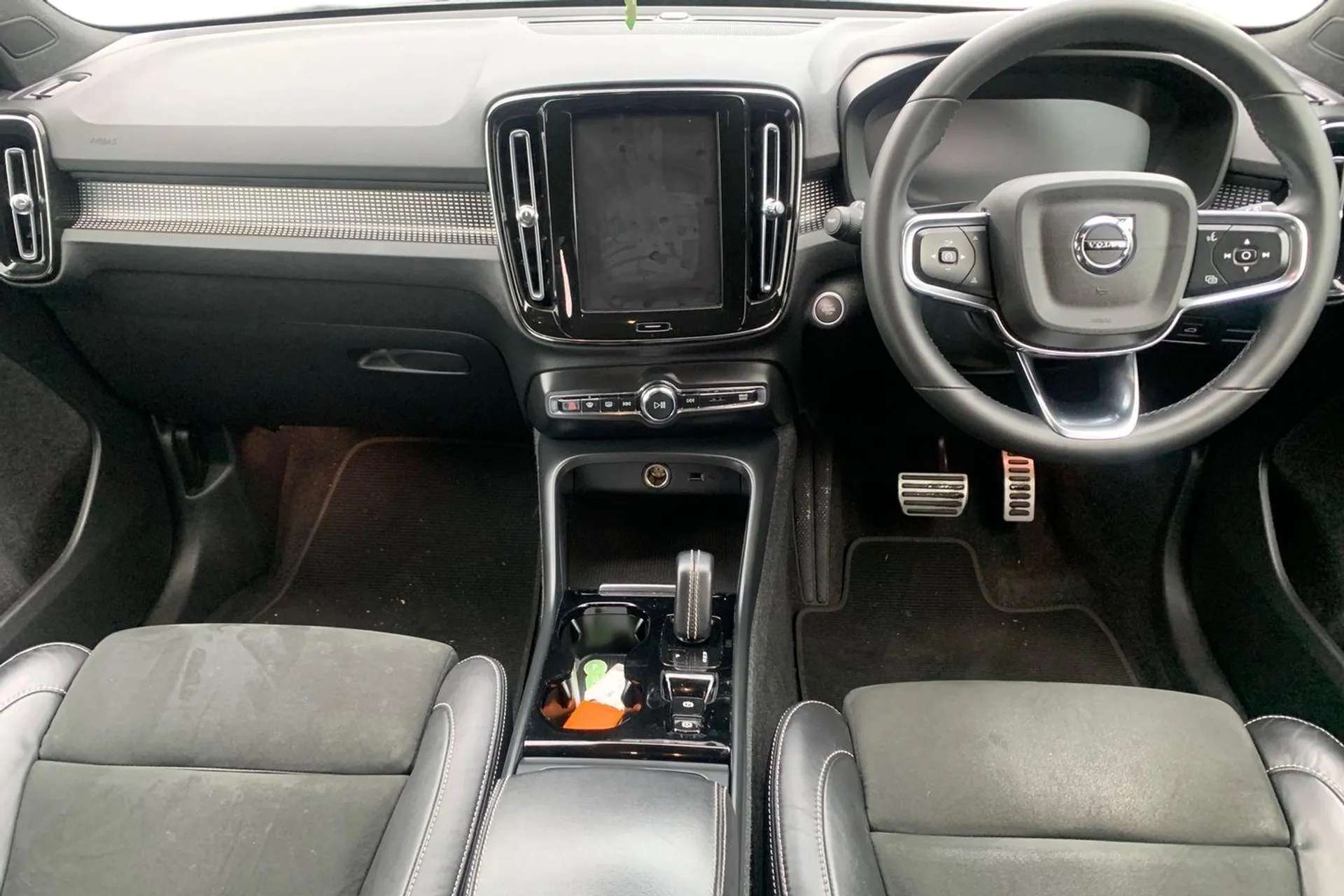 2022 VOLVO XC40 2022 VOLVO XC40