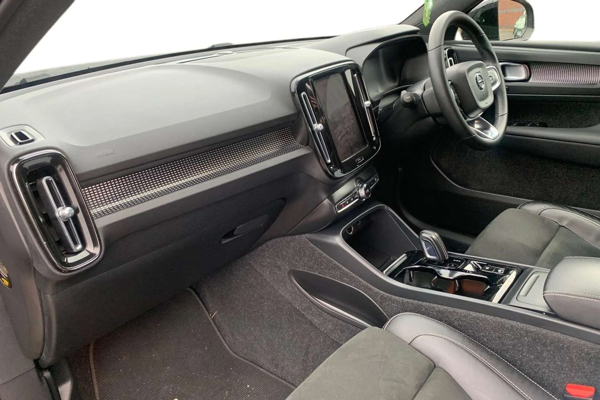 2022 VOLVO XC40 2022 VOLVO XC40