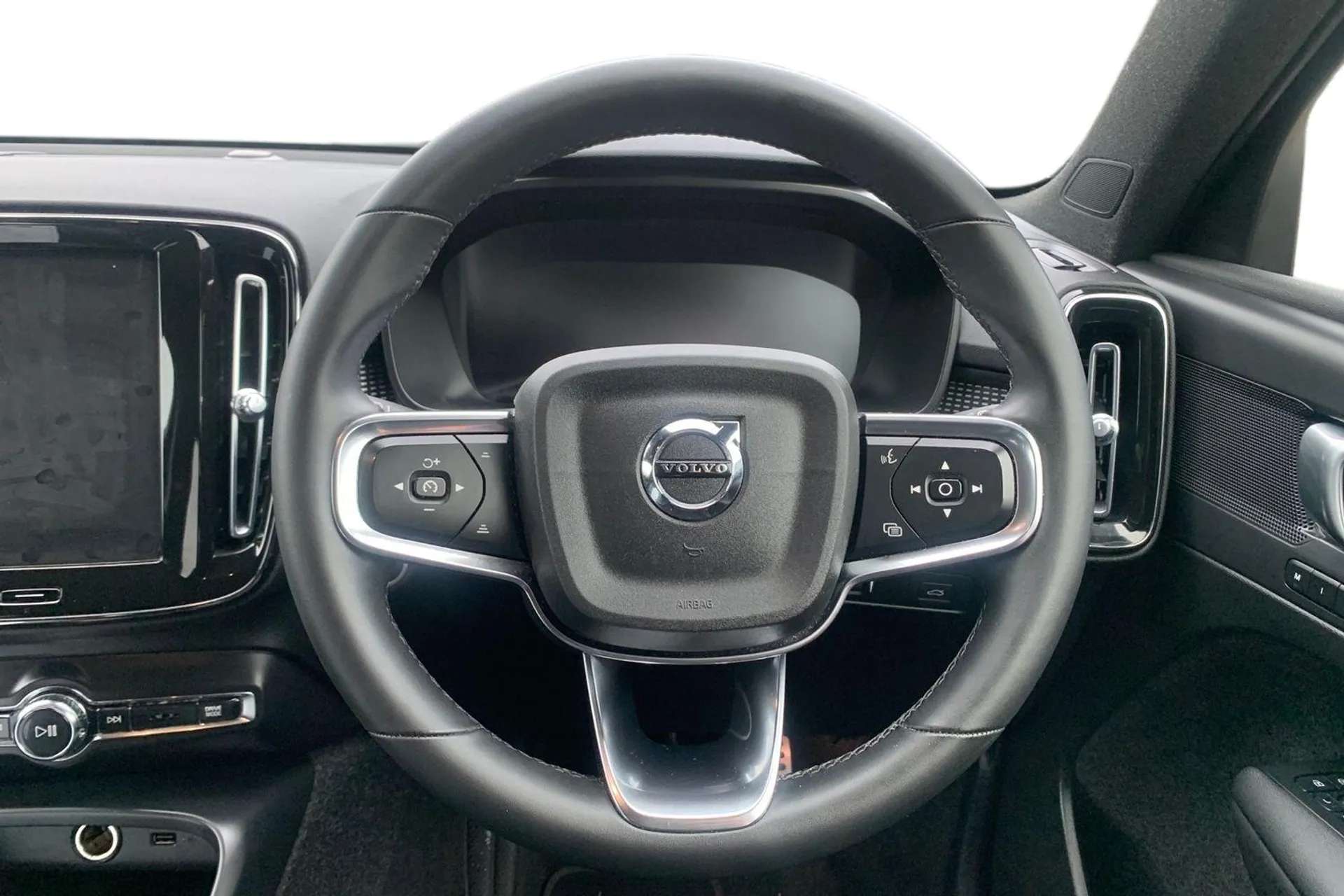 2022 VOLVO XC40 2022 VOLVO XC40