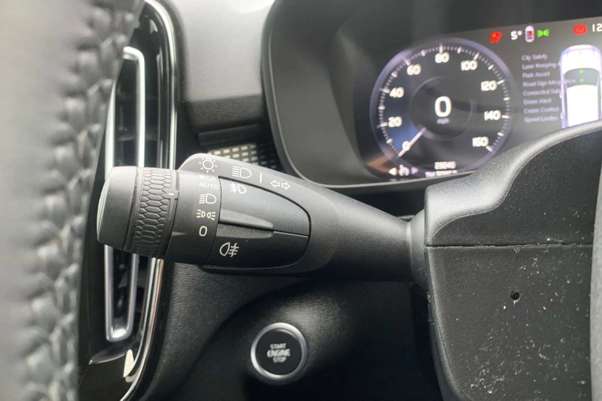 2022 VOLVO XC40 2022 VOLVO XC40