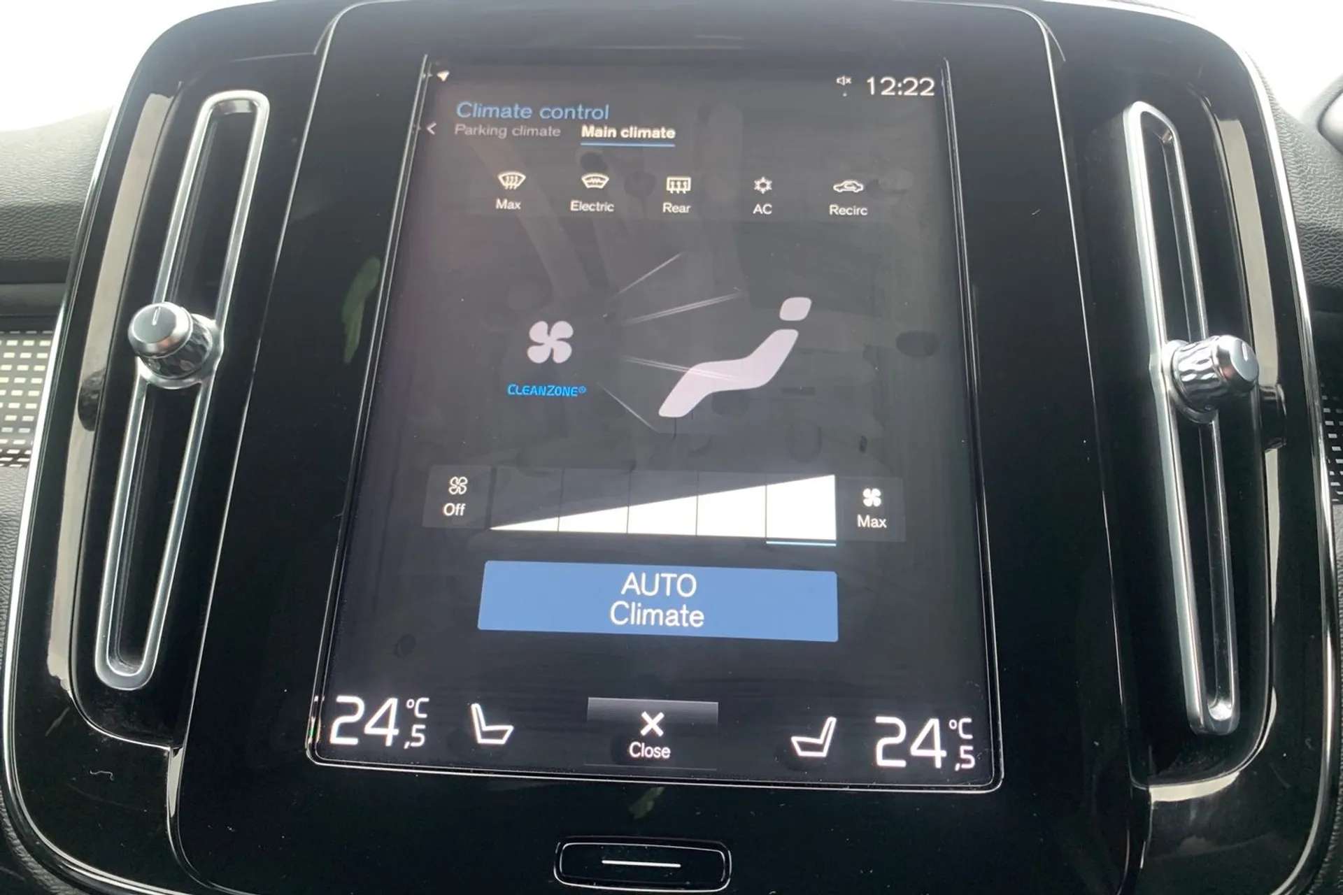 2022 VOLVO XC40 2022 VOLVO XC40