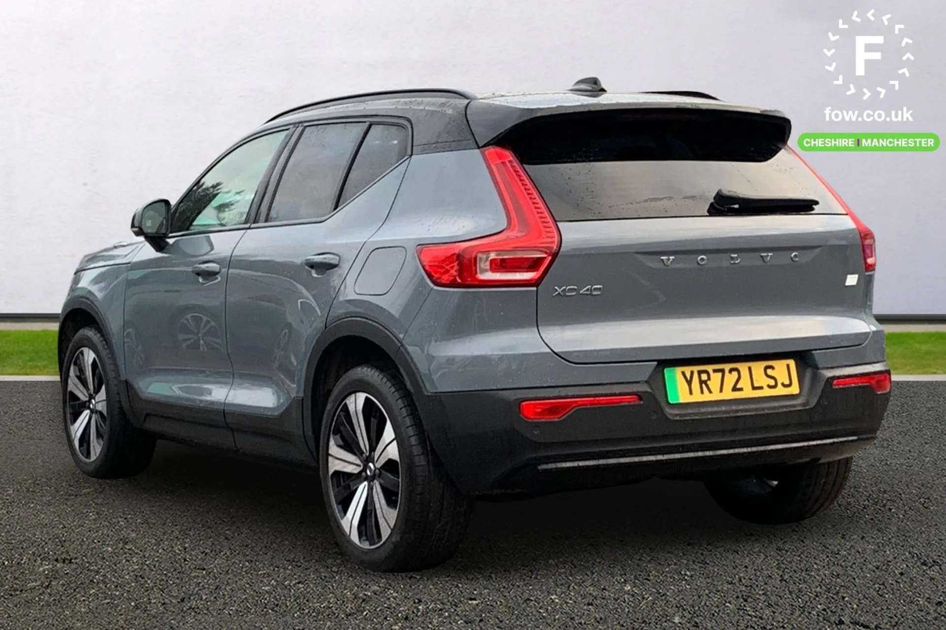 A 2022 VOLVO XC40 170kW Recharge Plus 69kWh 5dr Auto [ Rear park assist camera , Front/Rear park assist , Hands free power tailgate , Wireless/Inductive Mobile Phone Ch A 2022 VOLVO XC40 170kW Recharge Plus 69kWh 5dr Auto [ Rear park assist camera , Front/Rear park assist , Hands free power tailgate , Wireless/Inductive Mobile Phone Ch