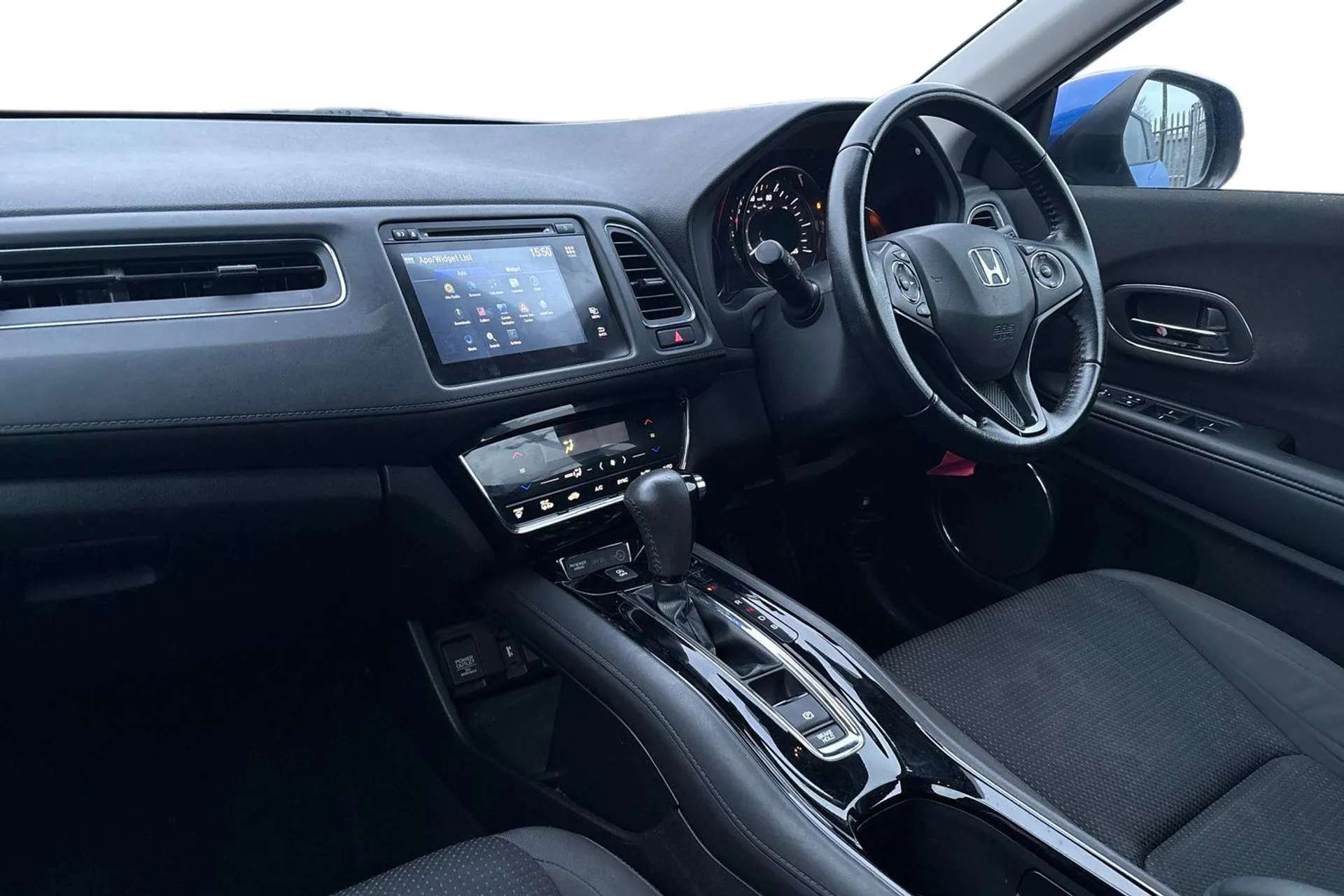 A 2019 HONDA HR-V 1.5 i-VTEC SE CVT 5dr [ Forward collision warning , Bluetooth hands free telephone connection , Rear view camera with Wide View and Dynamic Guideline A 2019 HONDA HR-V 1.5 i-VTEC SE CVT 5dr [ Forward collision warning , Bluetooth hands free telephone connection , Rear view camera with Wide View and Dynamic Guideline
