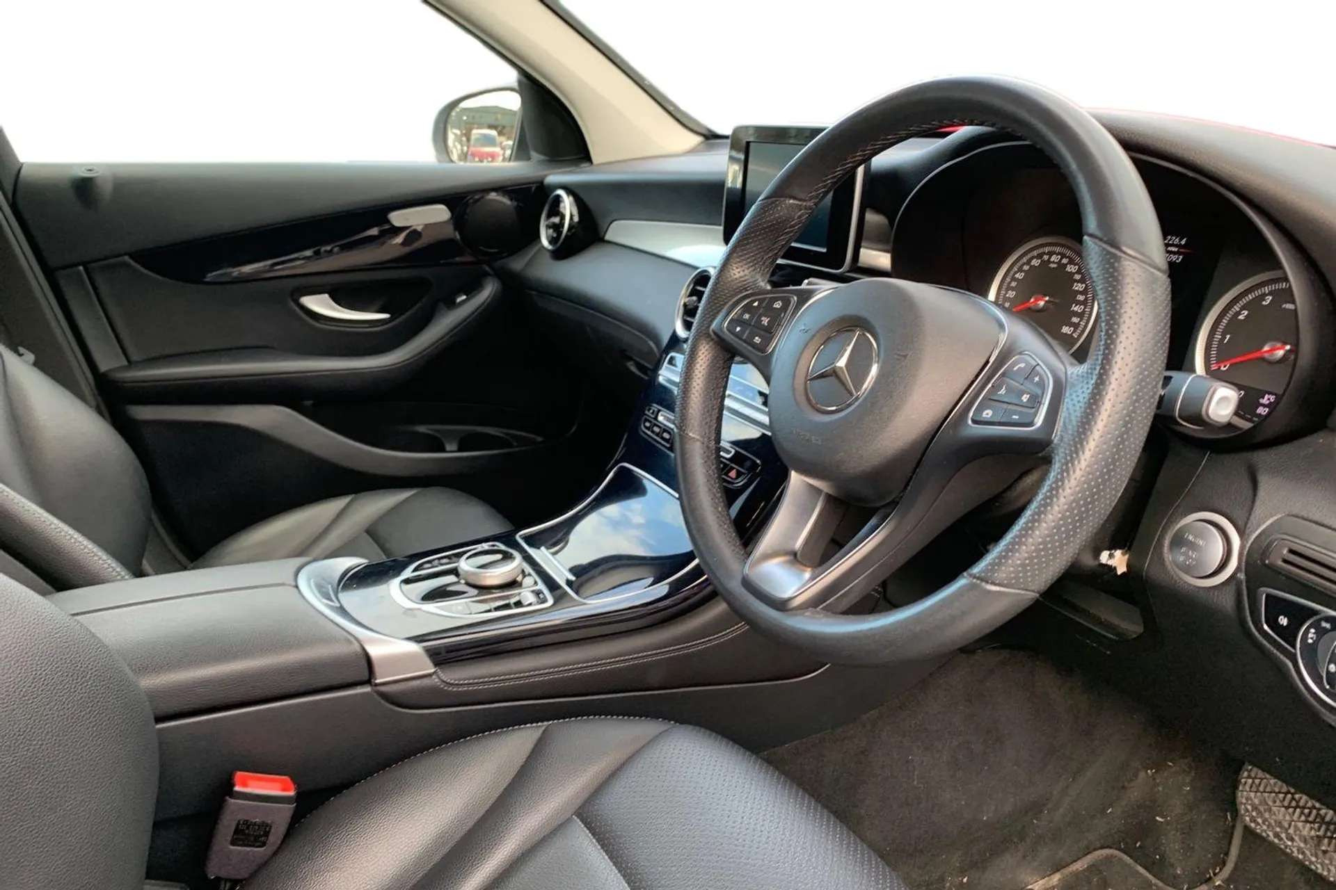 A 2019 MERCEDES-BENZ GLC GLC 250 4Matic Urban Edition 5dr 9G-Tronic [Crosswind Assist, DYNAMIC SELECT with a choice of driving modes, Collision prevention assist plus, 4 way e A 2019 MERCEDES-BENZ GLC GLC 250 4Matic Urban Edition 5dr 9G-Tronic [Crosswind Assist, DYNAMIC SELECT with a choice of driving modes, Collision prevention assist plus, 4 way e