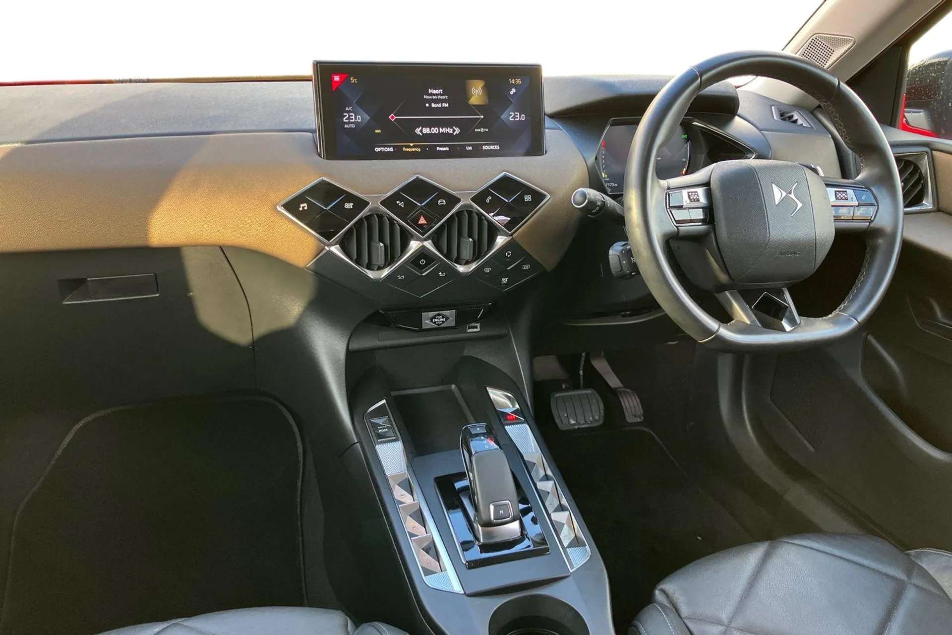 A 2019 DS DS3 1.2 PureTech 130 Prestige 5dr EAT8 [ DS SENSORIAL DRIVE , Rear parking sensors , Bluetooth handsfree and media steaming with 1A USB socket , 2 owners A 2019 DS DS3 1.2 PureTech 130 Prestige 5dr EAT8 [ DS SENSORIAL DRIVE , Rear parking sensors , Bluetooth handsfree and media steaming with 1A USB socket , 2 owners