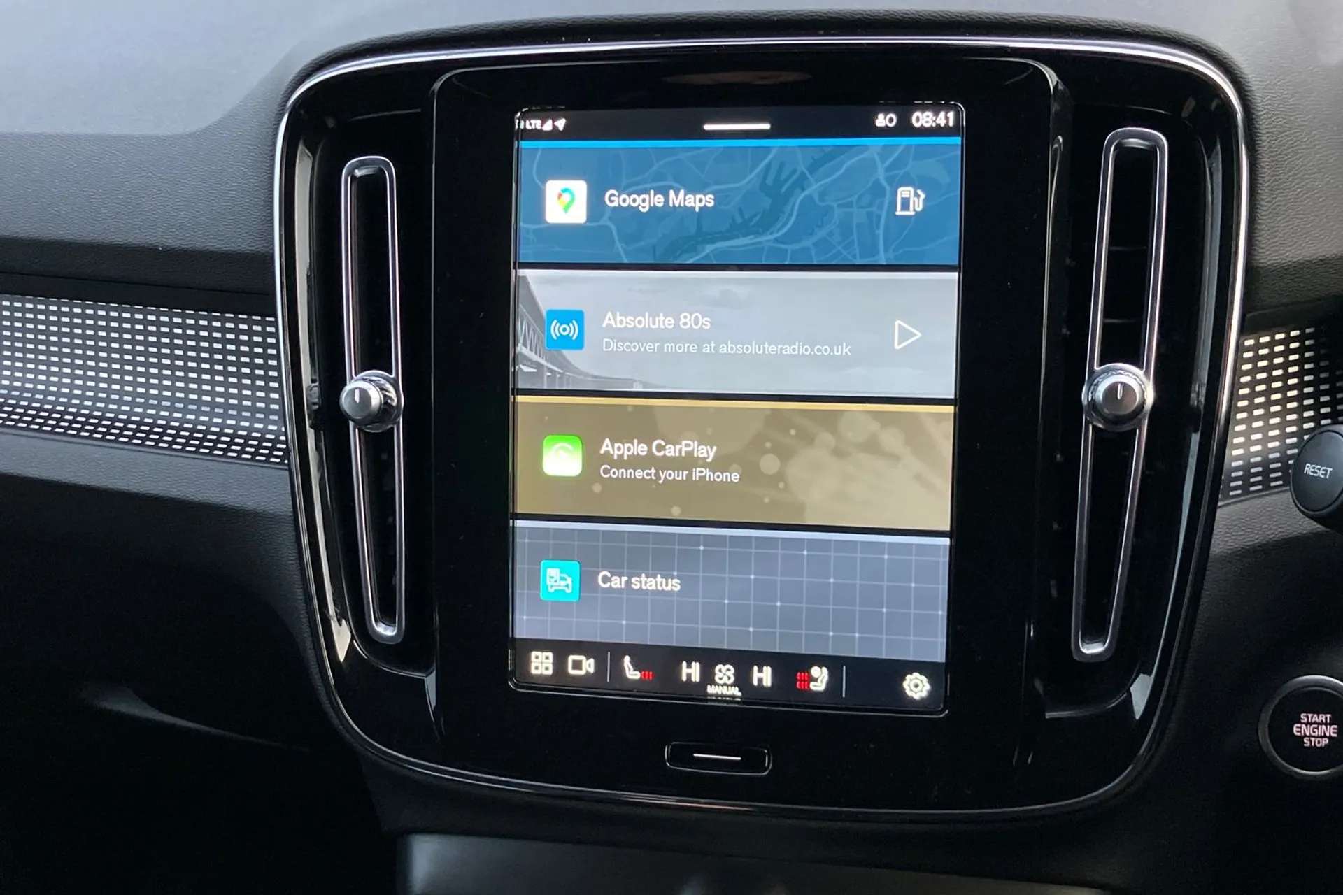 2023 VOLVO XC40 2023 VOLVO XC40