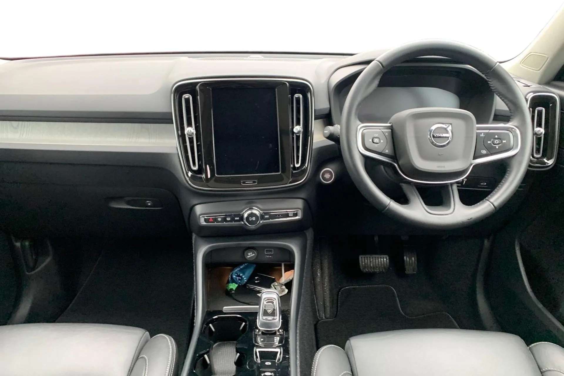A 2020 VOLVO XC40 2.0 B4P Inscription 5dr Auto [ Power Seat Pack , Driver Assist Pack , Climate Pack , Lounge Pack , Power Glass Tilt and Slide Panoramic Sunroof with S A 2020 VOLVO XC40 2.0 B4P Inscription 5dr Auto [ Power Seat Pack , Driver Assist Pack , Climate Pack , Lounge Pack , Power Glass Tilt and Slide Panoramic Sunroof with S