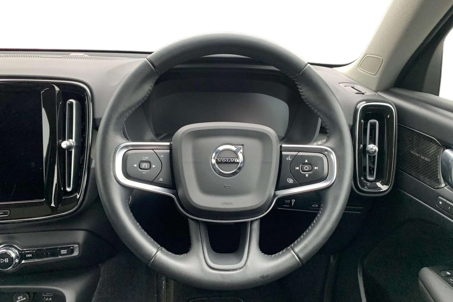 2020 VOLVO XC40 2020 VOLVO XC40