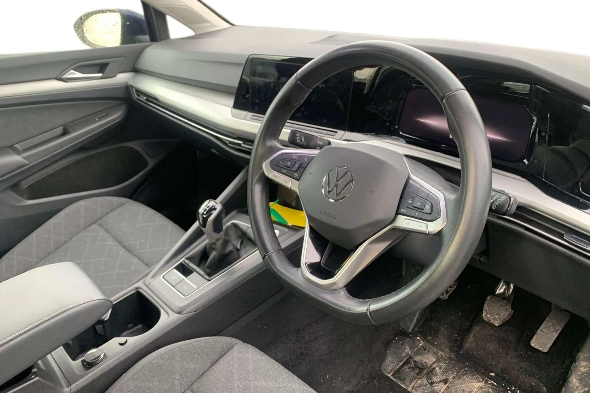 A 2023 VOLKSWAGEN GOLF 1.5 TSI 150 Life 5dr [ Mobile phone interface with wireless inductive charging function , Multifunction camera for distance control , Ambient lighting A 2023 VOLKSWAGEN GOLF 1.5 TSI 150 Life 5dr [ Mobile phone interface with wireless inductive charging function , Multifunction camera for distance control , Ambient lighting