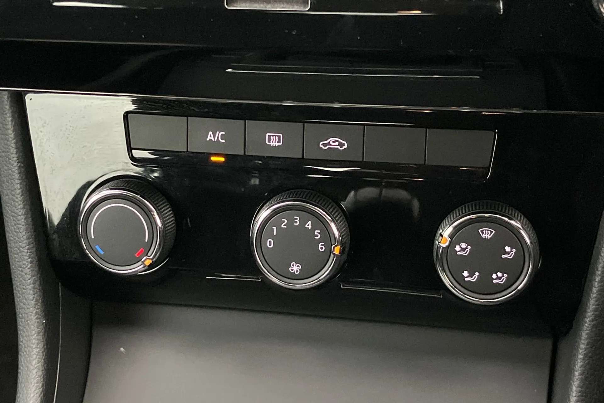 2019 SKODA SUPERB 2019 SKODA SUPERB