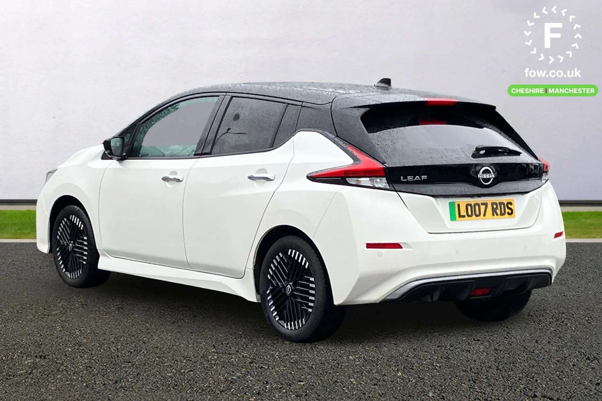 A 2024 NISSAN LEAF 110kW N-Connecta 39kWh 5dr Auto [ Heat pack with Heated front seats ,17" Diamond cut black alloy wheels , Front and rear parking sensors , Intelligent A 2024 NISSAN LEAF 110kW N-Connecta 39kWh 5dr Auto [ Heat pack with Heated front seats ,17" Diamond cut black alloy wheels , Front and rear parking sensors , Intelligent