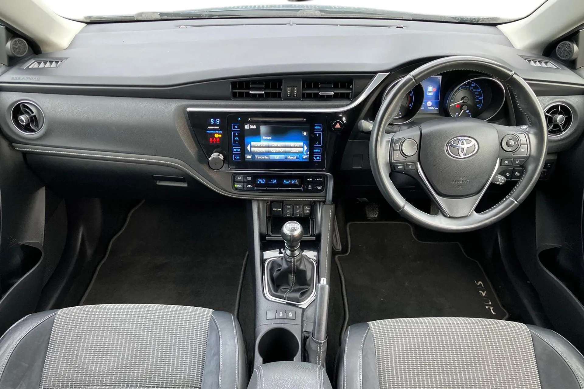 2017 TOYOTA AURIS 2017 TOYOTA AURIS
