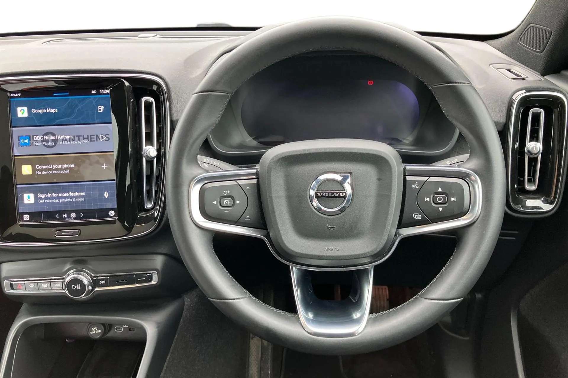 2022 VOLVO C40 2022 VOLVO C40