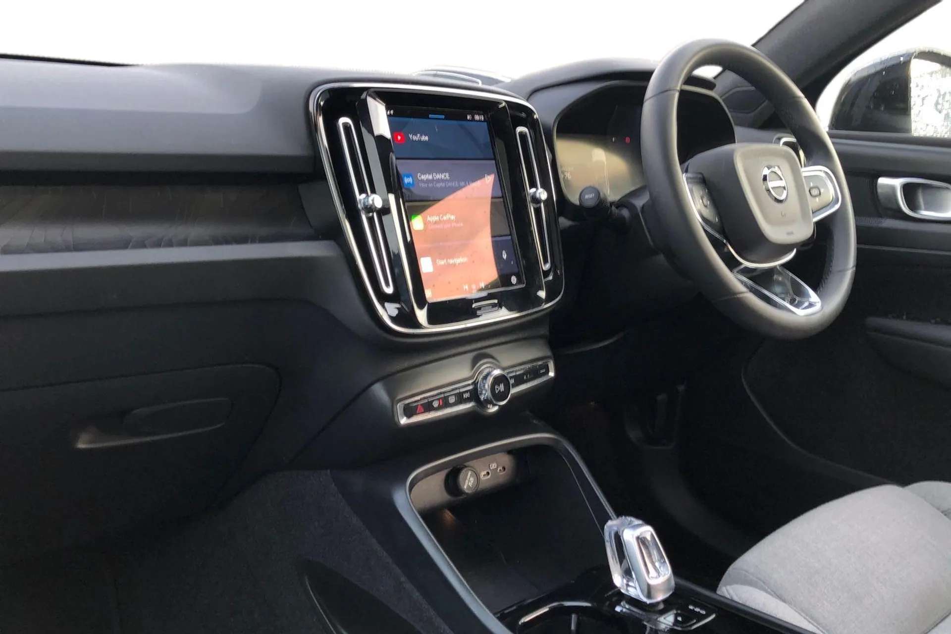2022 VOLVO C40 2022 VOLVO C40