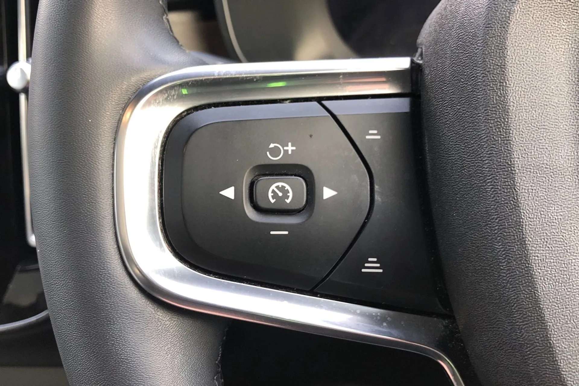 2022 VOLVO C40 2022 VOLVO C40