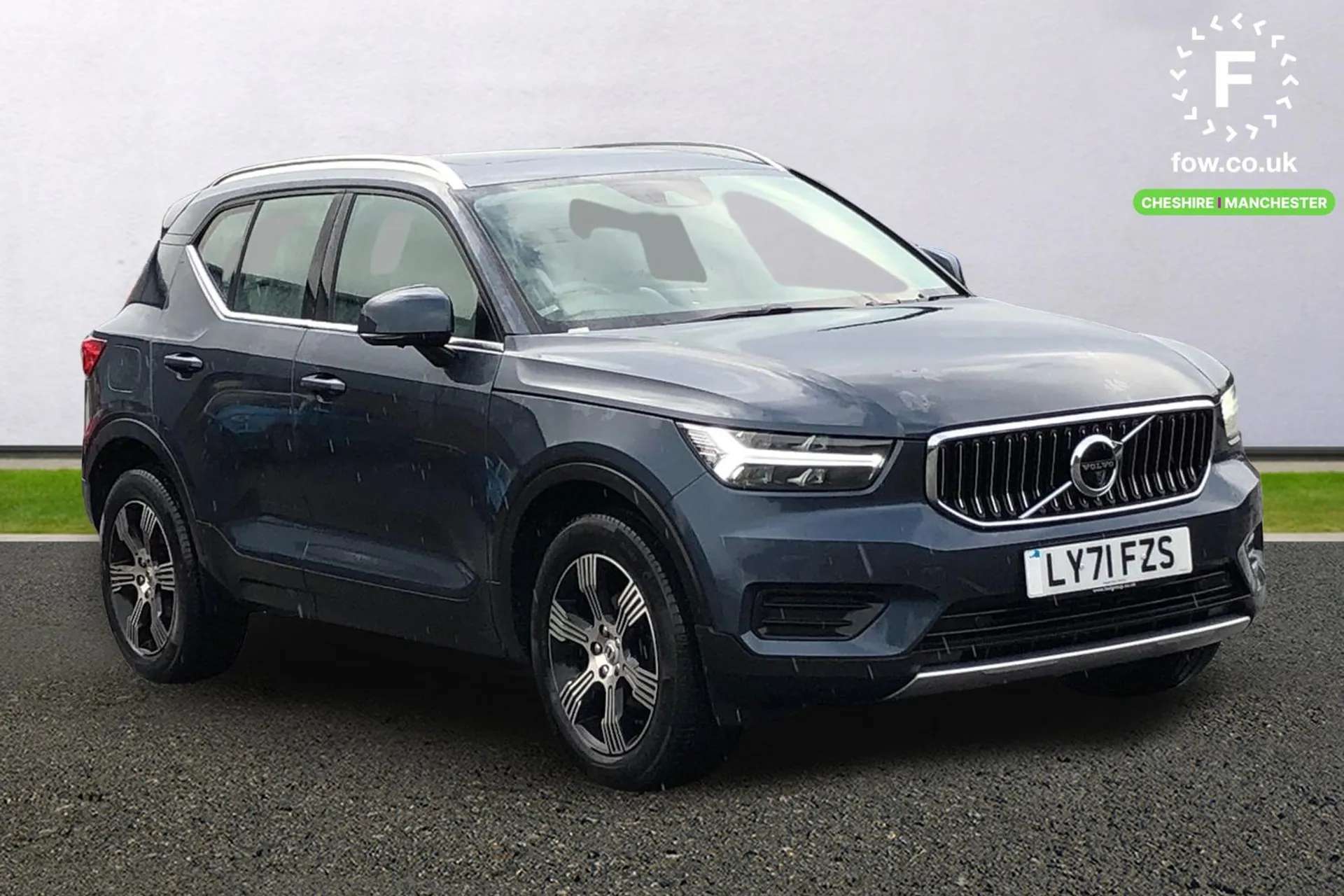 2022 VOLVO XC40 2022 VOLVO XC40
