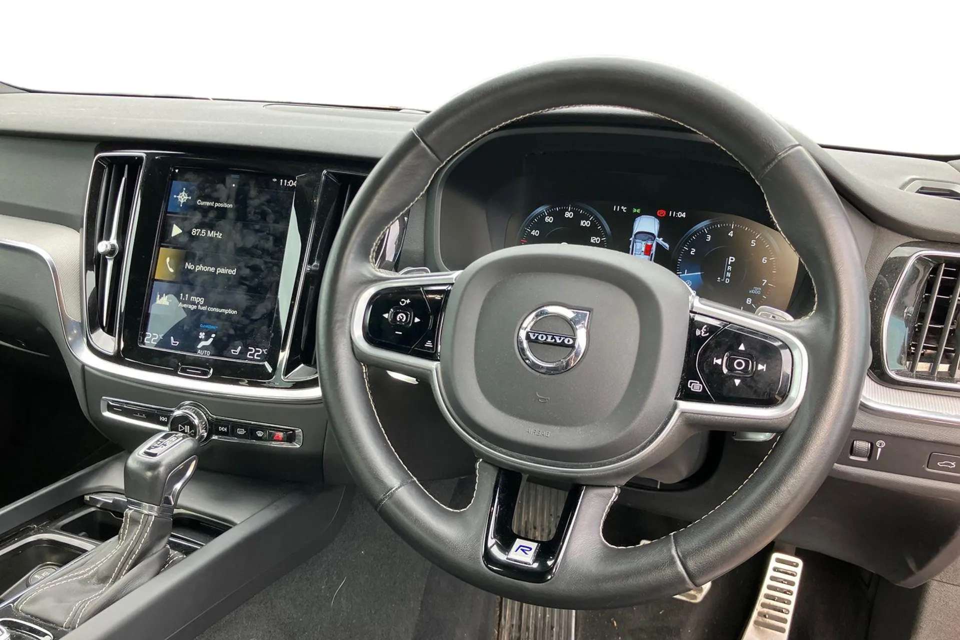 A 2020 VOLVO S60 2.0 T5 R DESIGN Plus 4dr Auto [ 12.3" Active TFT crystal driver's information display, Automatic active bending LED headlights, Driver alert control w A 2020 VOLVO S60 2.0 T5 R DESIGN Plus 4dr Auto [ 12.3" Active TFT crystal driver's information display, Automatic active bending LED headlights, Driver alert control w