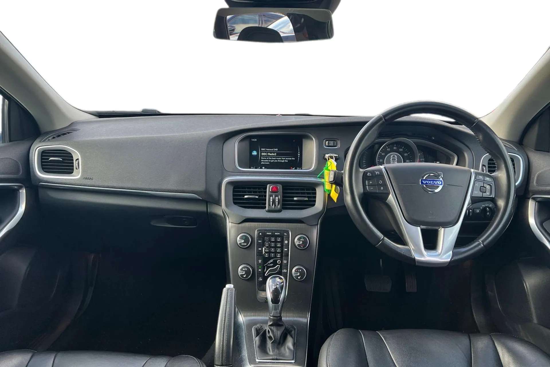 2015 VOLVO V40 2015 VOLVO V40