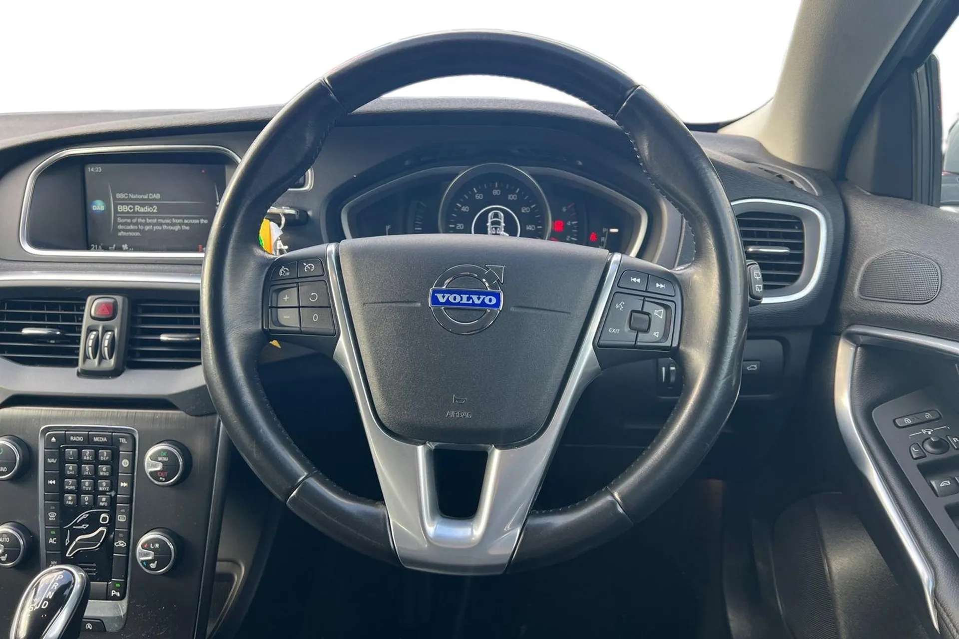 2015 VOLVO V40 2015 VOLVO V40