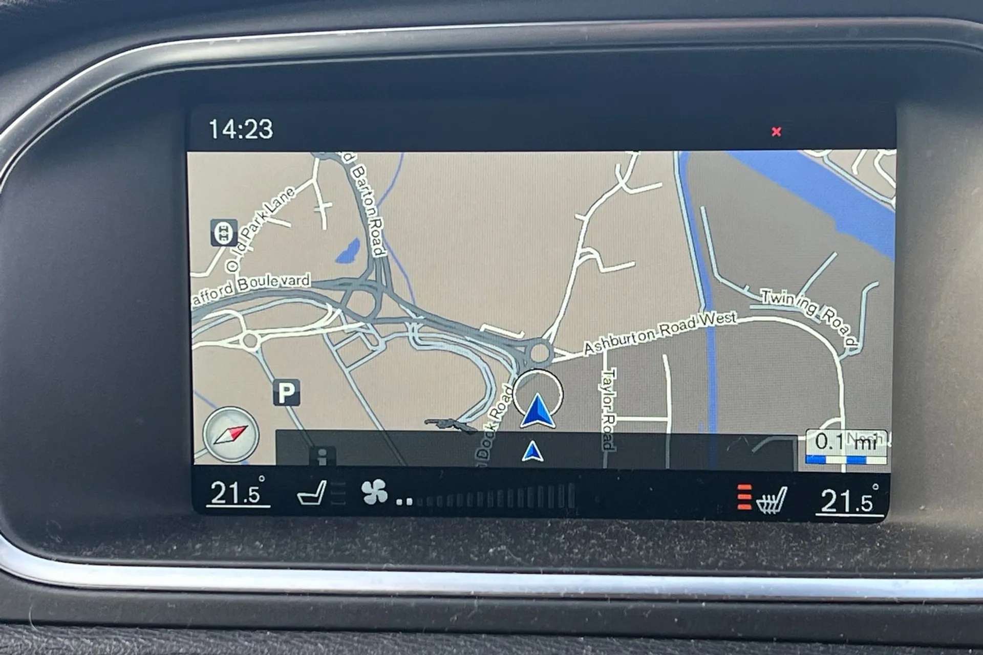 2015 VOLVO V40 2015 VOLVO V40