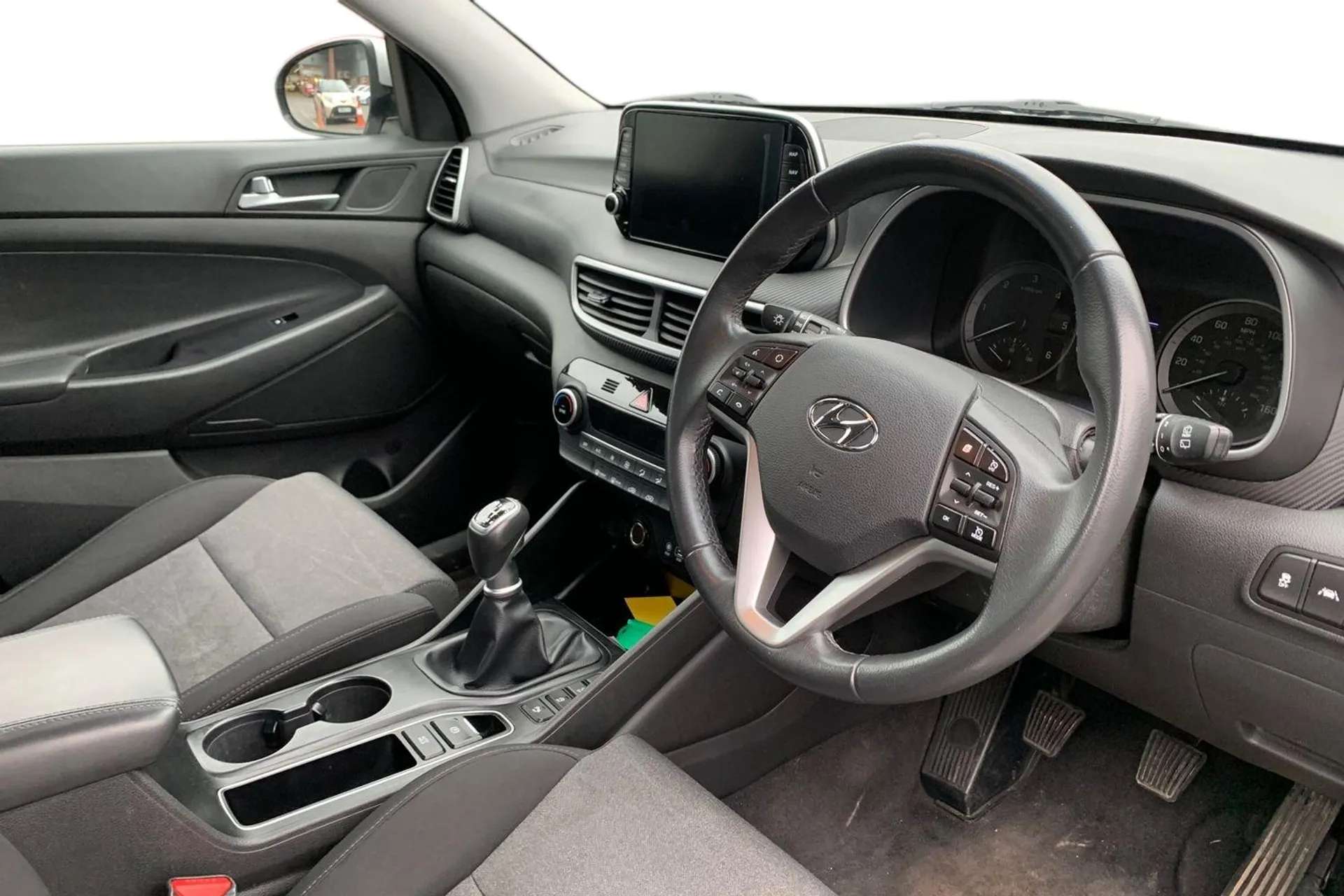 A 2020 HYUNDAI TUCSON 1.6 CRDi 48V MHD SE Nav 5dr 2WD [LED daytime running lights, Electrically adjustable, heated and power folding door mirrors, 8" touchscreen satellite A 2020 HYUNDAI TUCSON 1.6 CRDi 48V MHD SE Nav 5dr 2WD [LED daytime running lights, Electrically adjustable, heated and power folding door mirrors, 8" touchscreen satellite