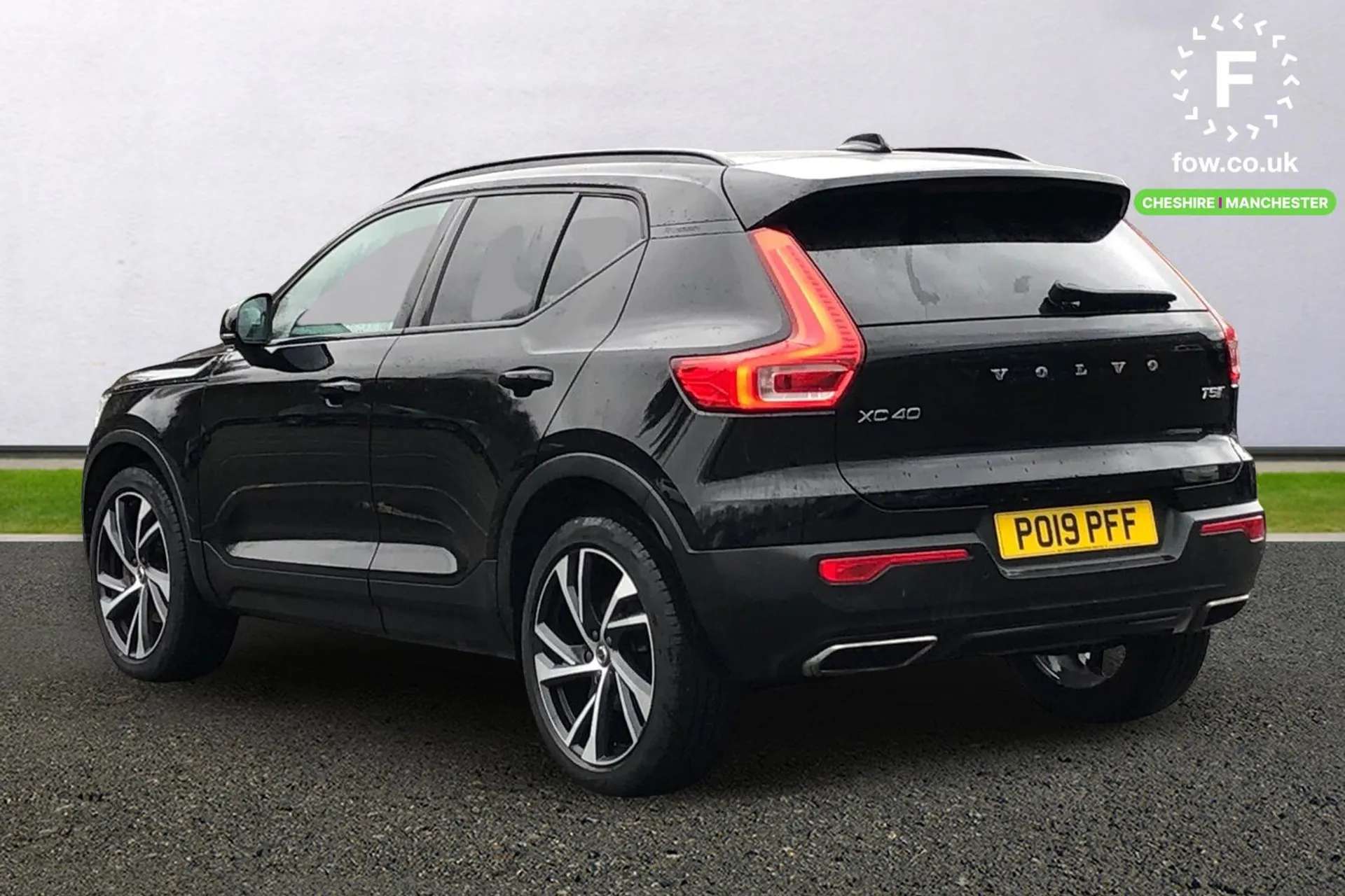A 2019 VOLVO XC40 2.0 T5 R DESIGN Pro 5dr AWD Geartronic [20" Alloys, Smartphone Integration includes Apple CarPlay and Android Auto, Heated Seats, WHIPS, Wireless-Indu A 2019 VOLVO XC40 2.0 T5 R DESIGN Pro 5dr AWD Geartronic [20" Alloys, Smartphone Integration includes Apple CarPlay and Android Auto, Heated Seats, WHIPS, Wireless-Indu