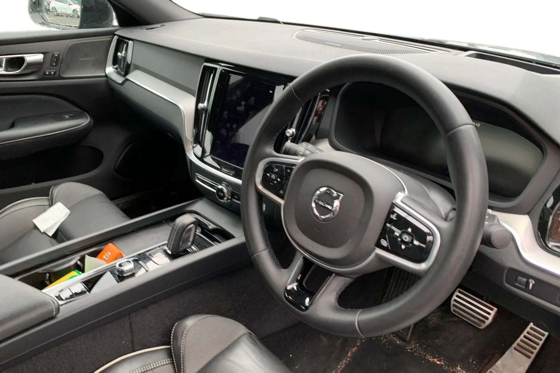 A 2022 VOLVO S60 2.0 B5P R DESIGN 4dr Auto [Climate Pack, Lighting Pack, Lounge Pack, Seat Pack, Sensus Connect with Premium Sound by Harman Kardon, Memory Seats, Wire A 2022 VOLVO S60 2.0 B5P R DESIGN 4dr Auto [Climate Pack, Lighting Pack, Lounge Pack, Seat Pack, Sensus Connect with Premium Sound by Harman Kardon, Memory Seats, Wire