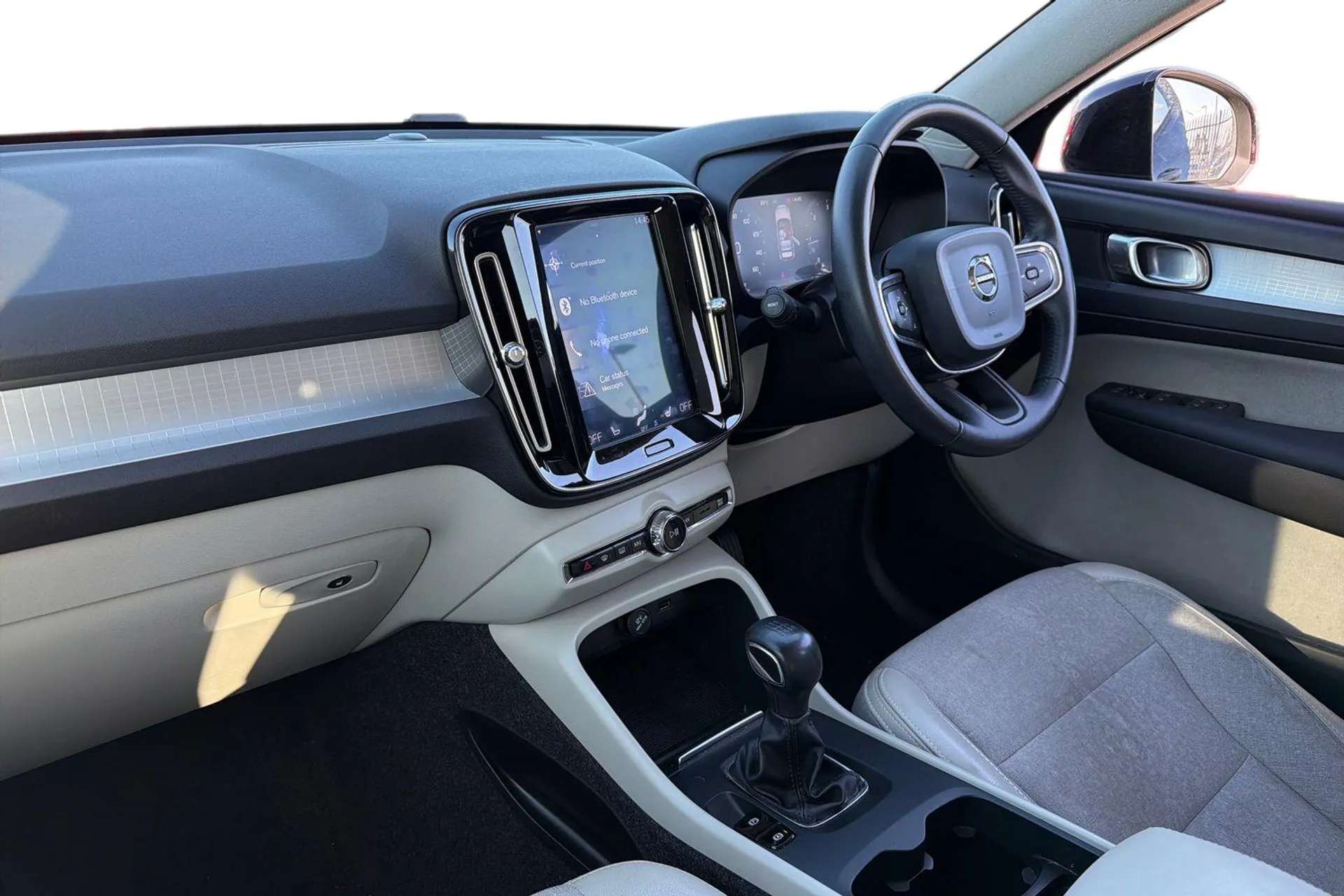 2019 VOLVO XC40 2019 VOLVO XC40