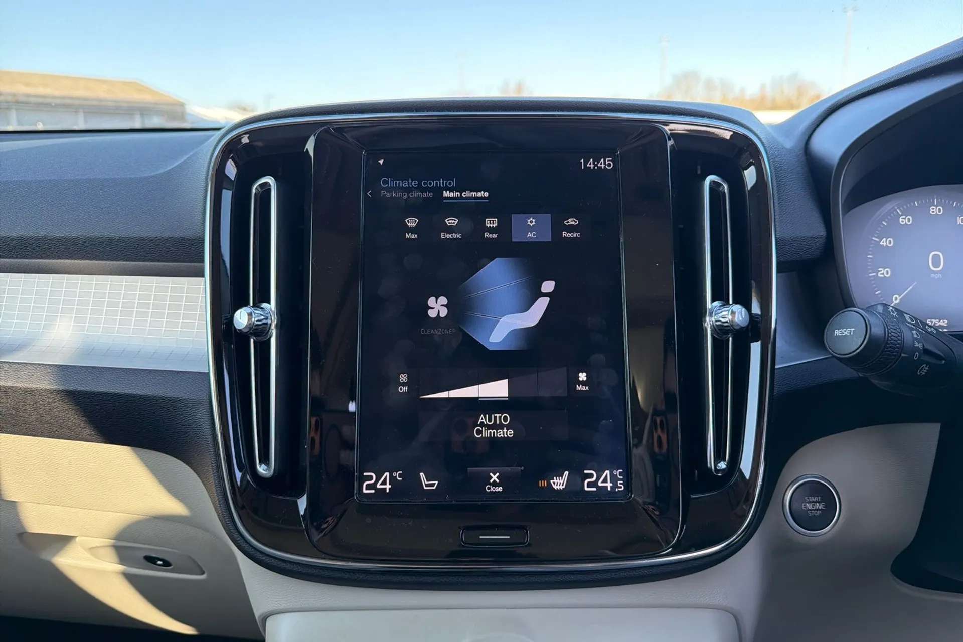 2019 VOLVO XC40 2019 VOLVO XC40