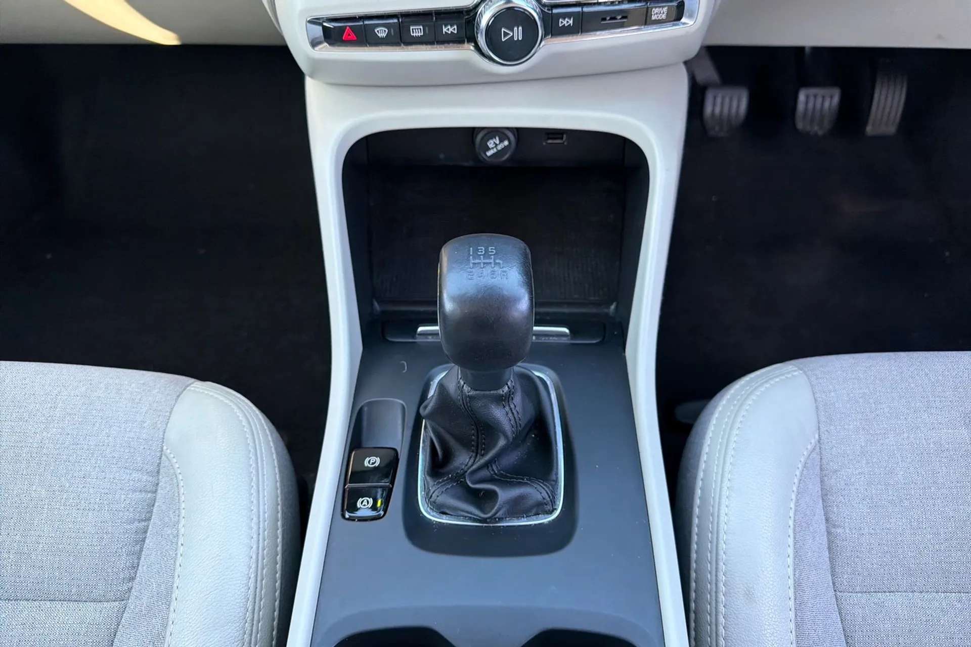 2019 VOLVO XC40 2019 VOLVO XC40