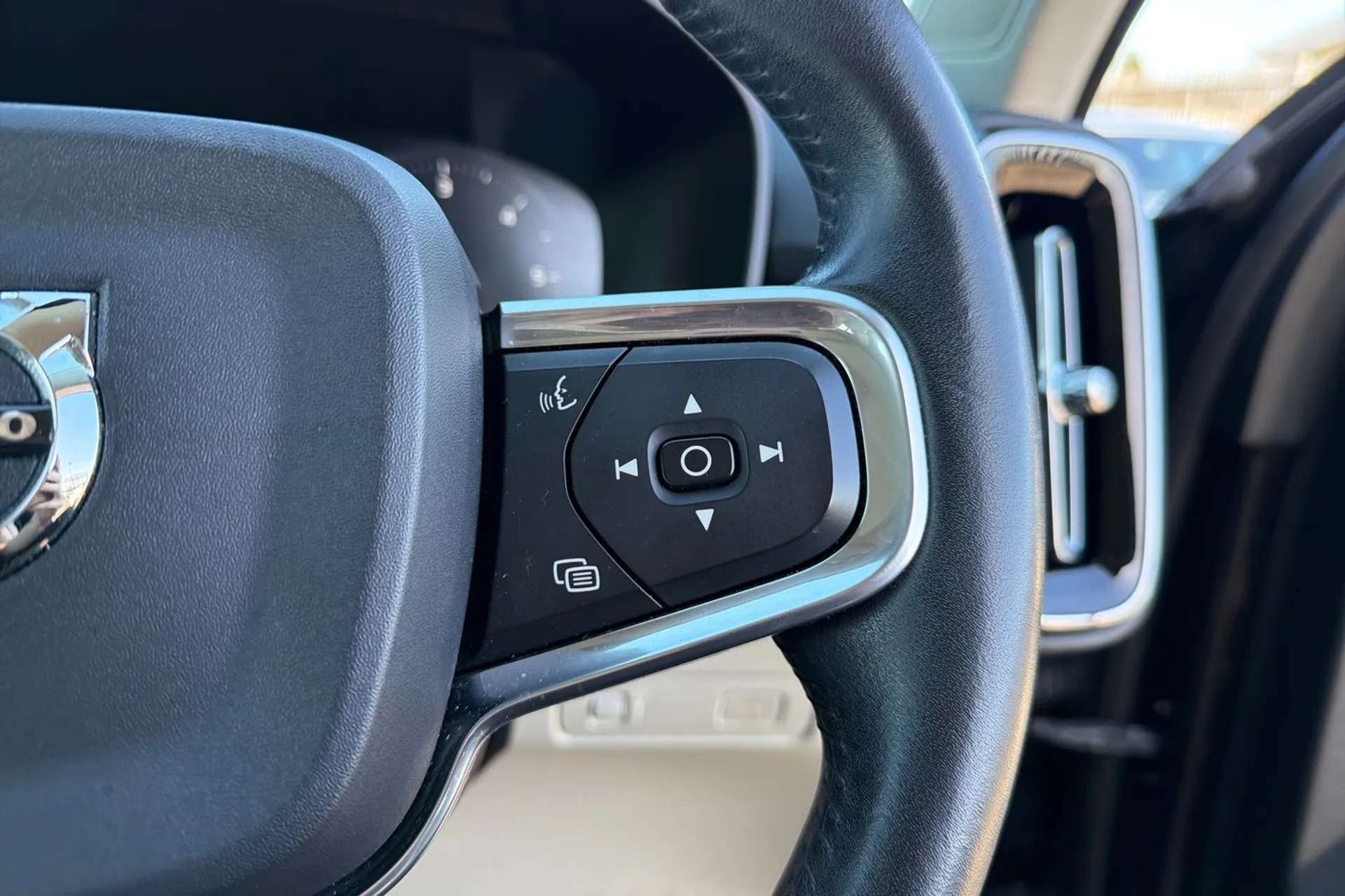 2019 VOLVO XC40 2019 VOLVO XC40