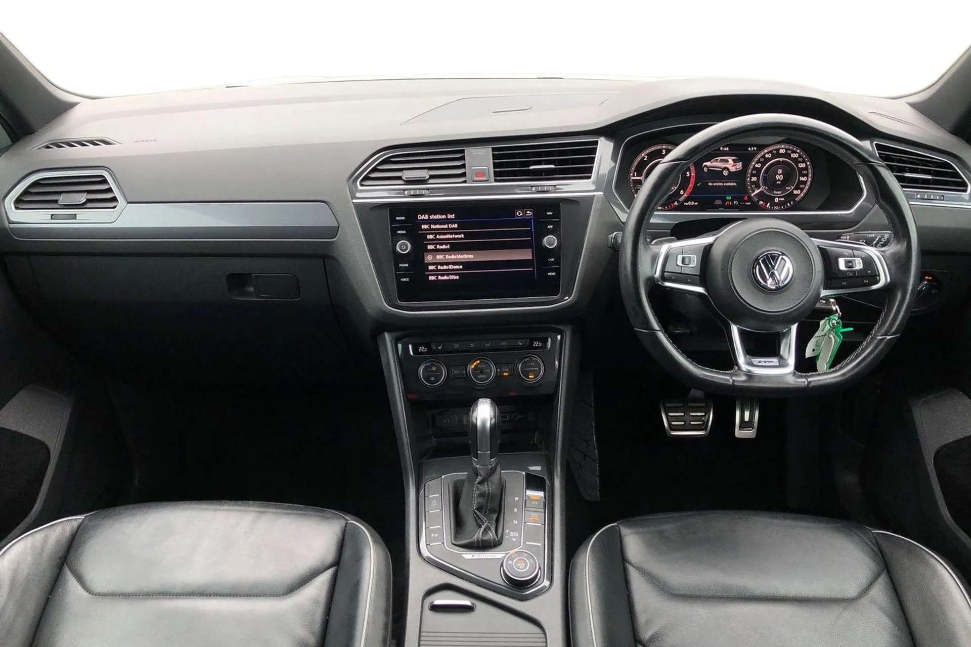 A 2018 VOLKSWAGEN TIGUAN 2.0 TDi 150 4Motion R-Line 5dr DSG [Black Vienna Leather Sports Seats, Tow bar, Electric Panoramic Sunroof, LED Headlights, Progressive Steering, Spor A 2018 VOLKSWAGEN TIGUAN 2.0 TDi 150 4Motion R-Line 5dr DSG [Black Vienna Leather Sports Seats, Tow bar, Electric Panoramic Sunroof, LED Headlights, Progressive Steering, Spor