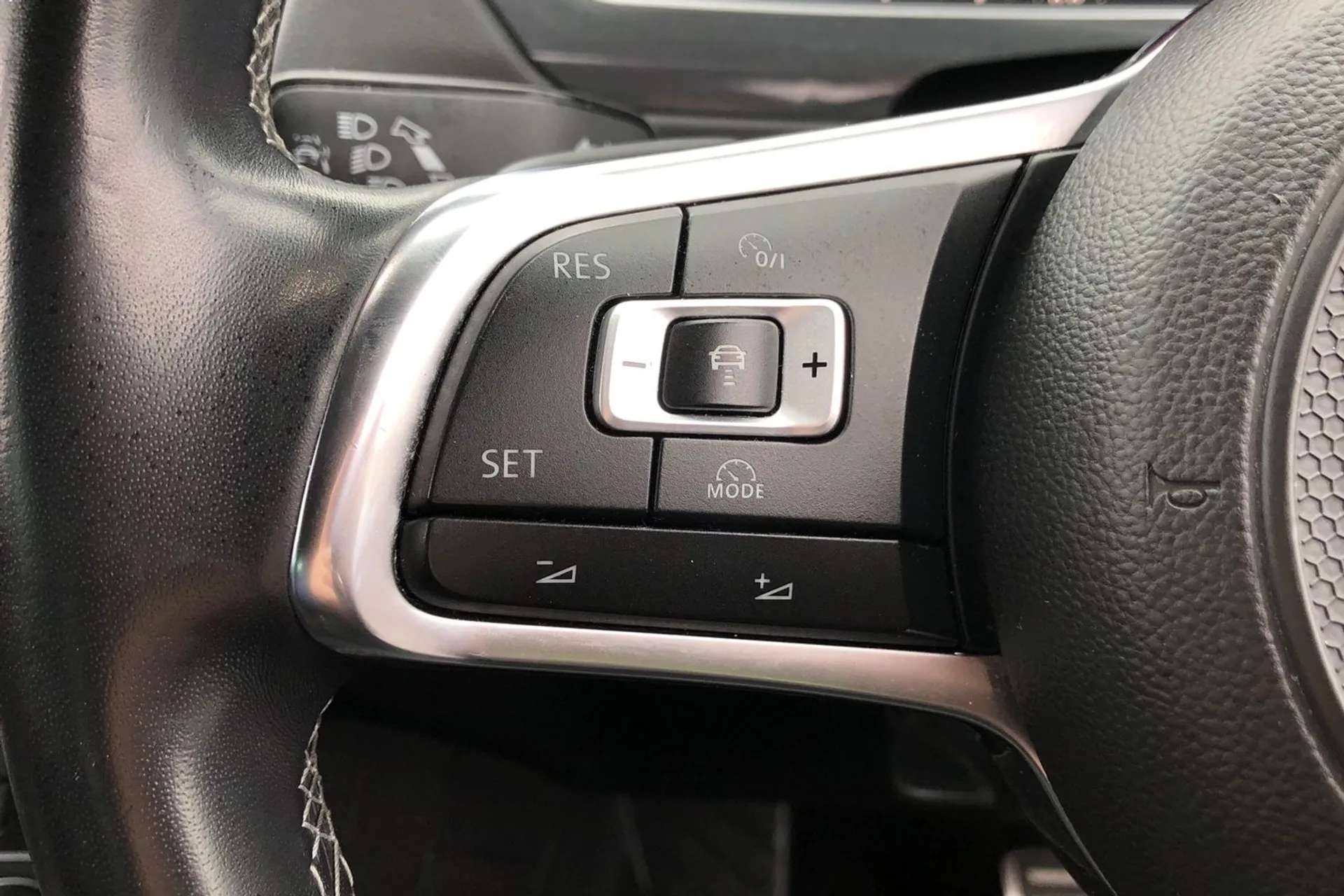 2018 VOLKSWAGEN TIGUAN 2018 VOLKSWAGEN TIGUAN