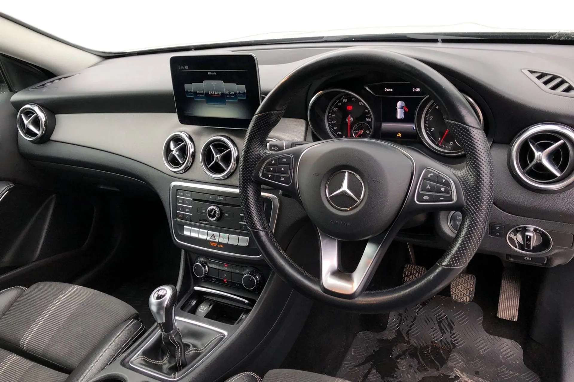 A 2018 MERCEDES-BENZ GLA GLA 180 Urban Edition 5dr [DYNAMIC SELECT with a choice of driving modes, 8" colour display screen, 18" 5 twin spoke alloy wheels in high sheen finish A 2018 MERCEDES-BENZ GLA GLA 180 Urban Edition 5dr [DYNAMIC SELECT with a choice of driving modes, 8" colour display screen, 18" 5 twin spoke alloy wheels in high sheen finish