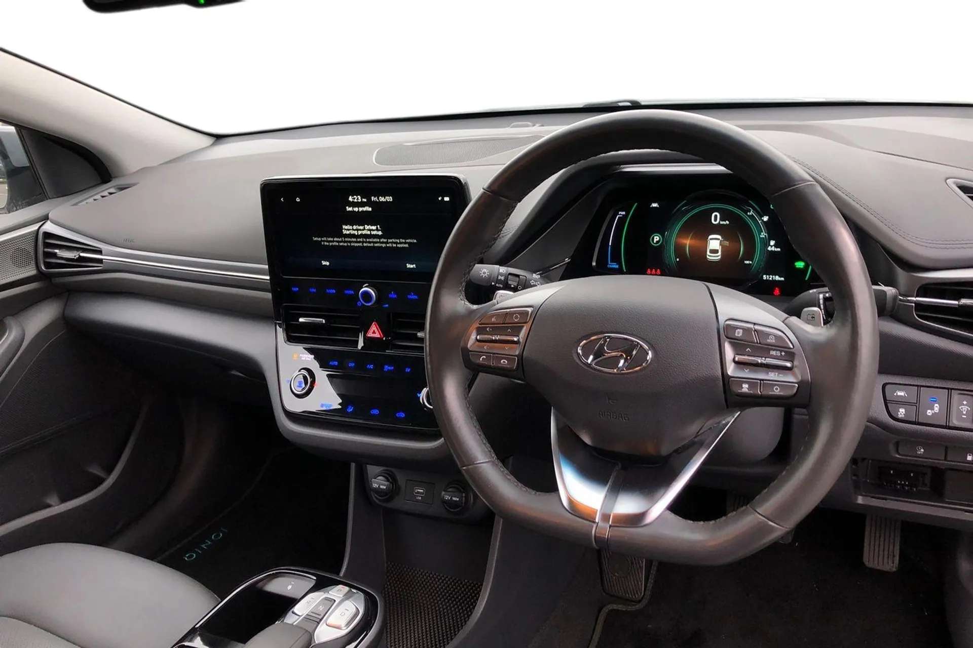 A 2022 HYUNDAI IONIQ 100kW Premium SE 38kWh 5dr Auto [Blind spot detection system, LED headlights, Parking system with rear camera and guidance system A 2022 HYUNDAI IONIQ 100kW Premium SE 38kWh 5dr Auto [Blind spot detection system, LED headlights, Parking system with rear camera and guidance system