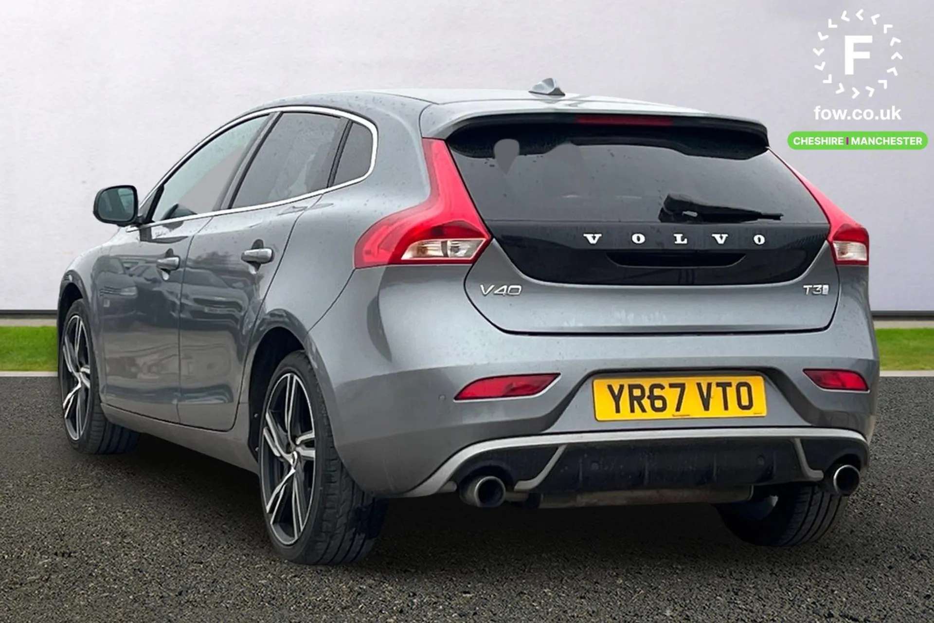 2017 VOLVO V40 2017 VOLVO V40