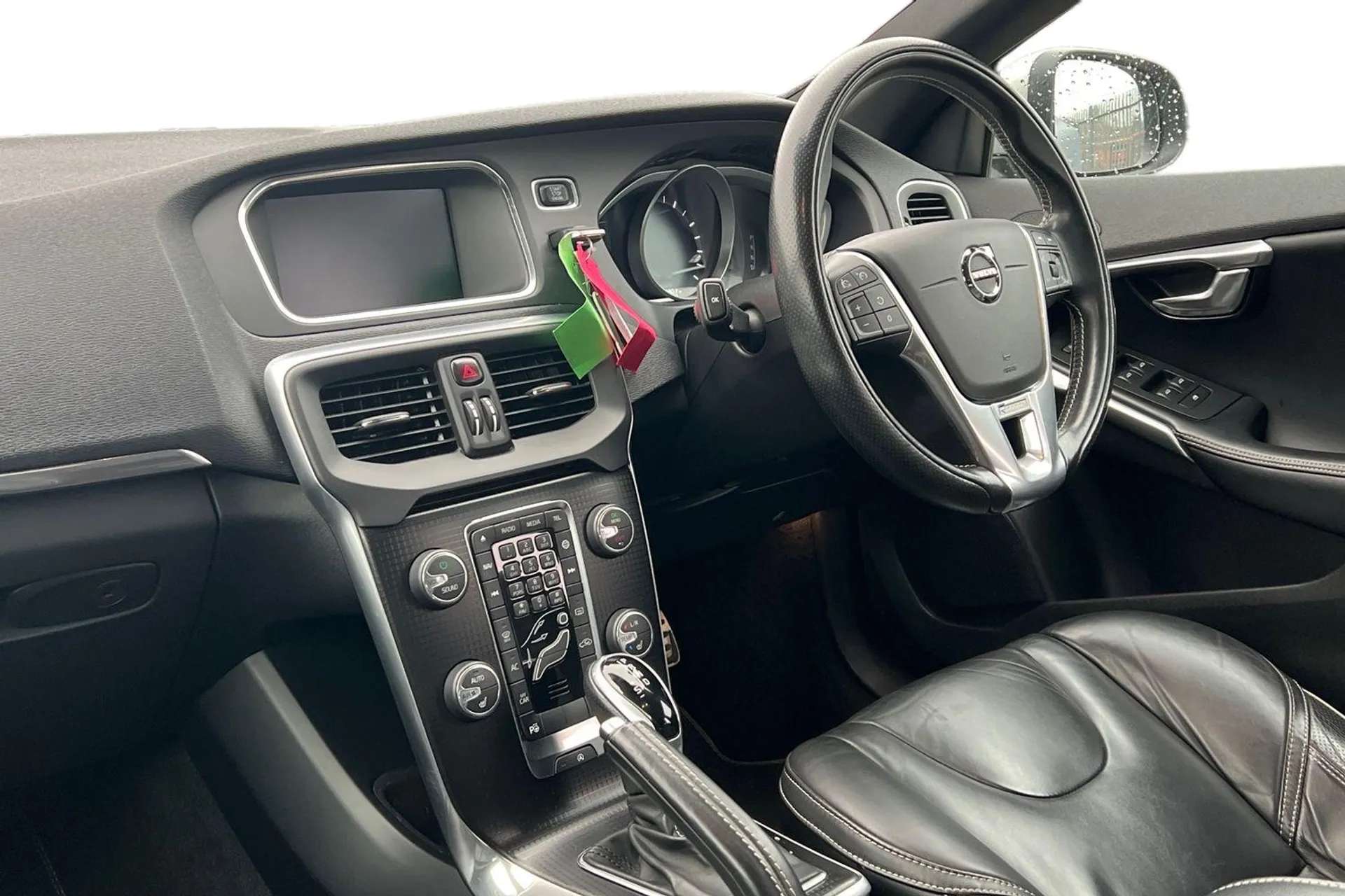 2017 VOLVO V40 2017 VOLVO V40