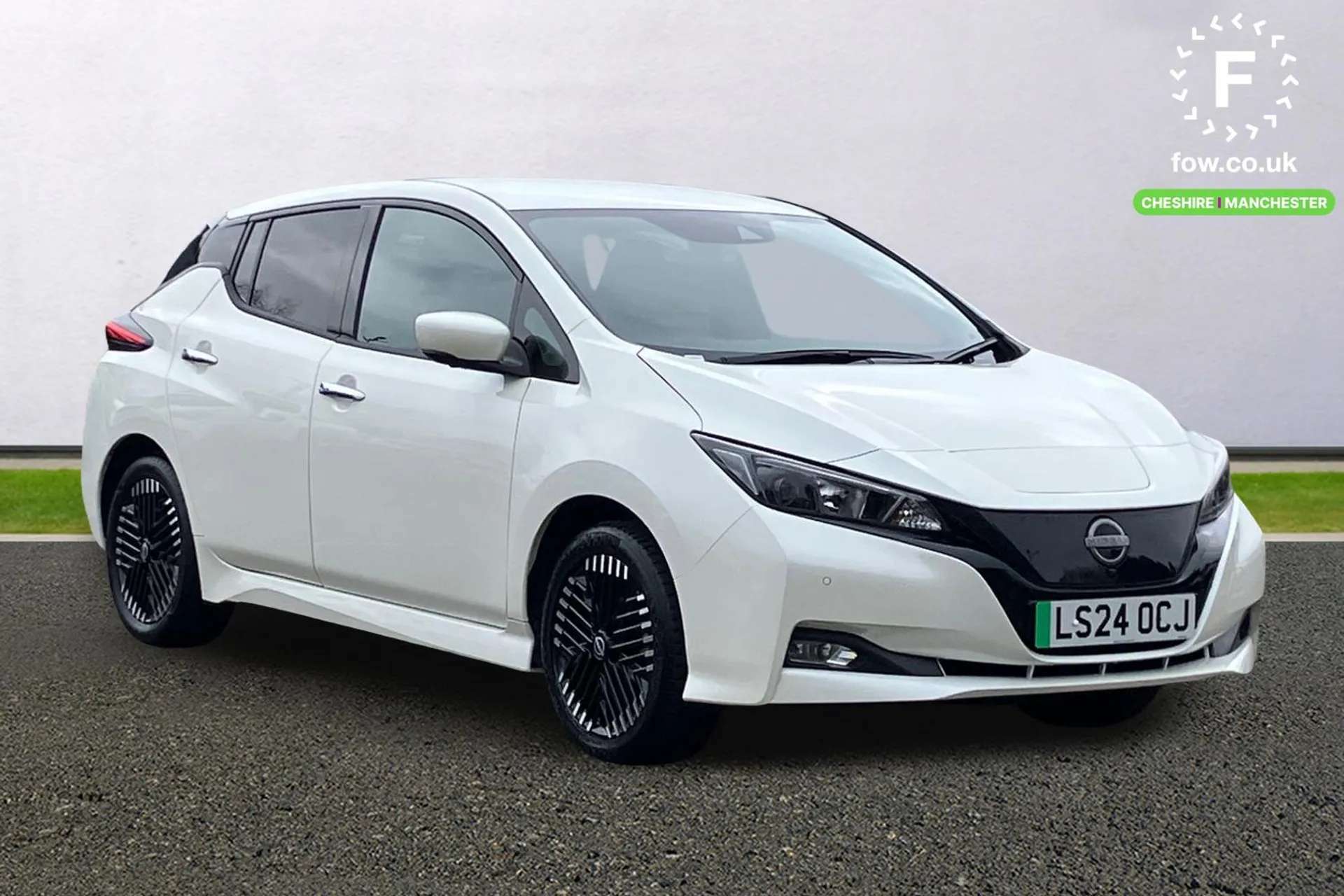 A 2024 NISSAN LEAF 110kW N-Connecta 39kWh 5dr Auto [ Intelligent around view monitor , Heat pack with Heated front seats , Front and rear parking sensors , 17" Diamond c A 2024 NISSAN LEAF 110kW N-Connecta 39kWh 5dr Auto [ Intelligent around view monitor , Heat pack with Heated front seats , Front and rear parking sensors , 17" Diamond c