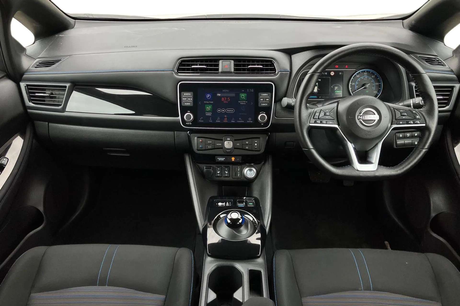 A 2024 NISSAN LEAF 110kW N-Connecta 39kWh 5dr Auto [ Intelligent around view monitor , Heat pack with Heated front seats , Front and rear parking sensors , 17" Diamond c A 2024 NISSAN LEAF 110kW N-Connecta 39kWh 5dr Auto [ Intelligent around view monitor , Heat pack with Heated front seats , Front and rear parking sensors , 17" Diamond c