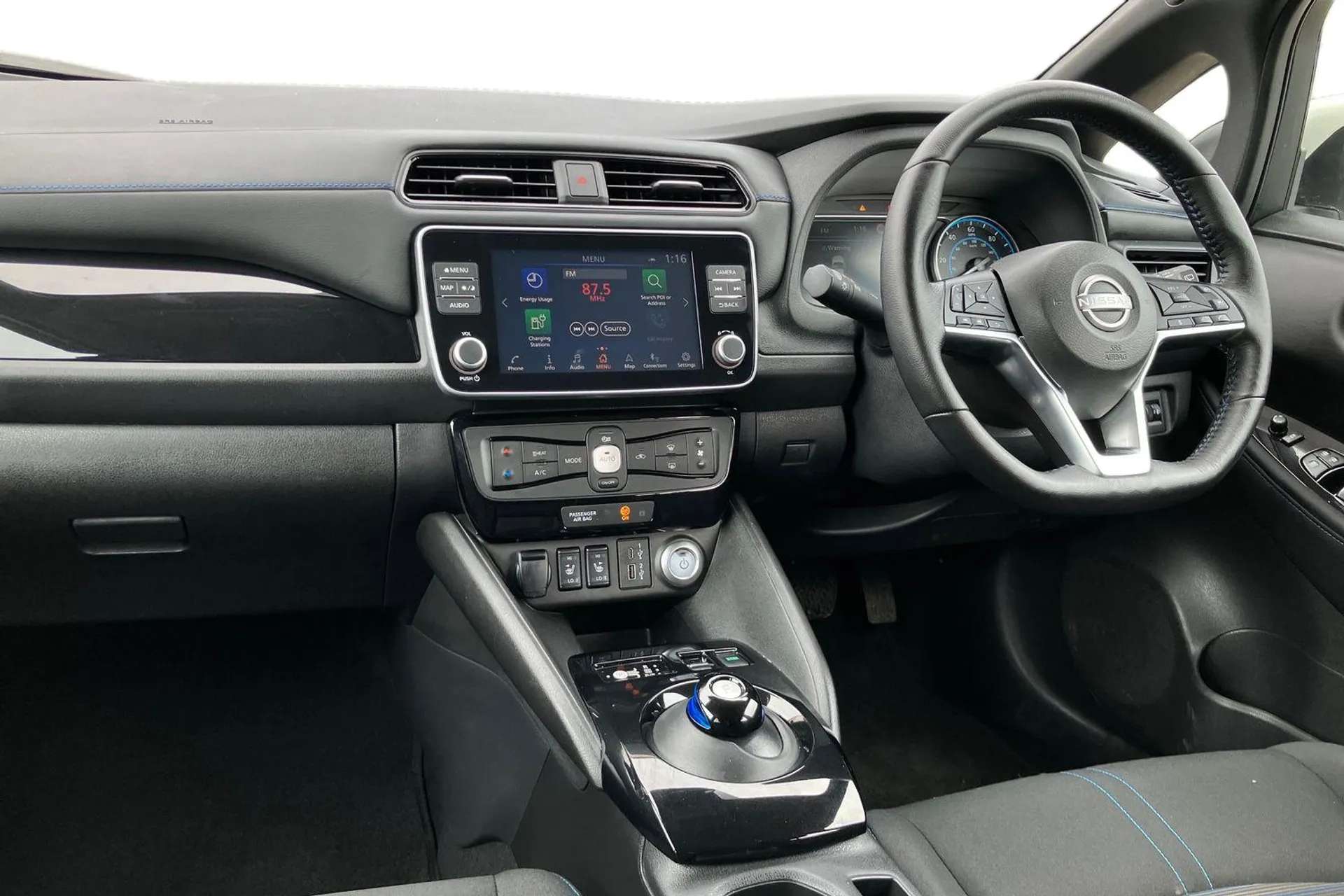 A 2024 NISSAN LEAF 110kW N-Connecta 39kWh 5dr Auto [ Intelligent around view monitor , Heat pack with Heated front seats , Front and rear parking sensors , 17" Diamond c A 2024 NISSAN LEAF 110kW N-Connecta 39kWh 5dr Auto [ Intelligent around view monitor , Heat pack with Heated front seats , Front and rear parking sensors , 17" Diamond c