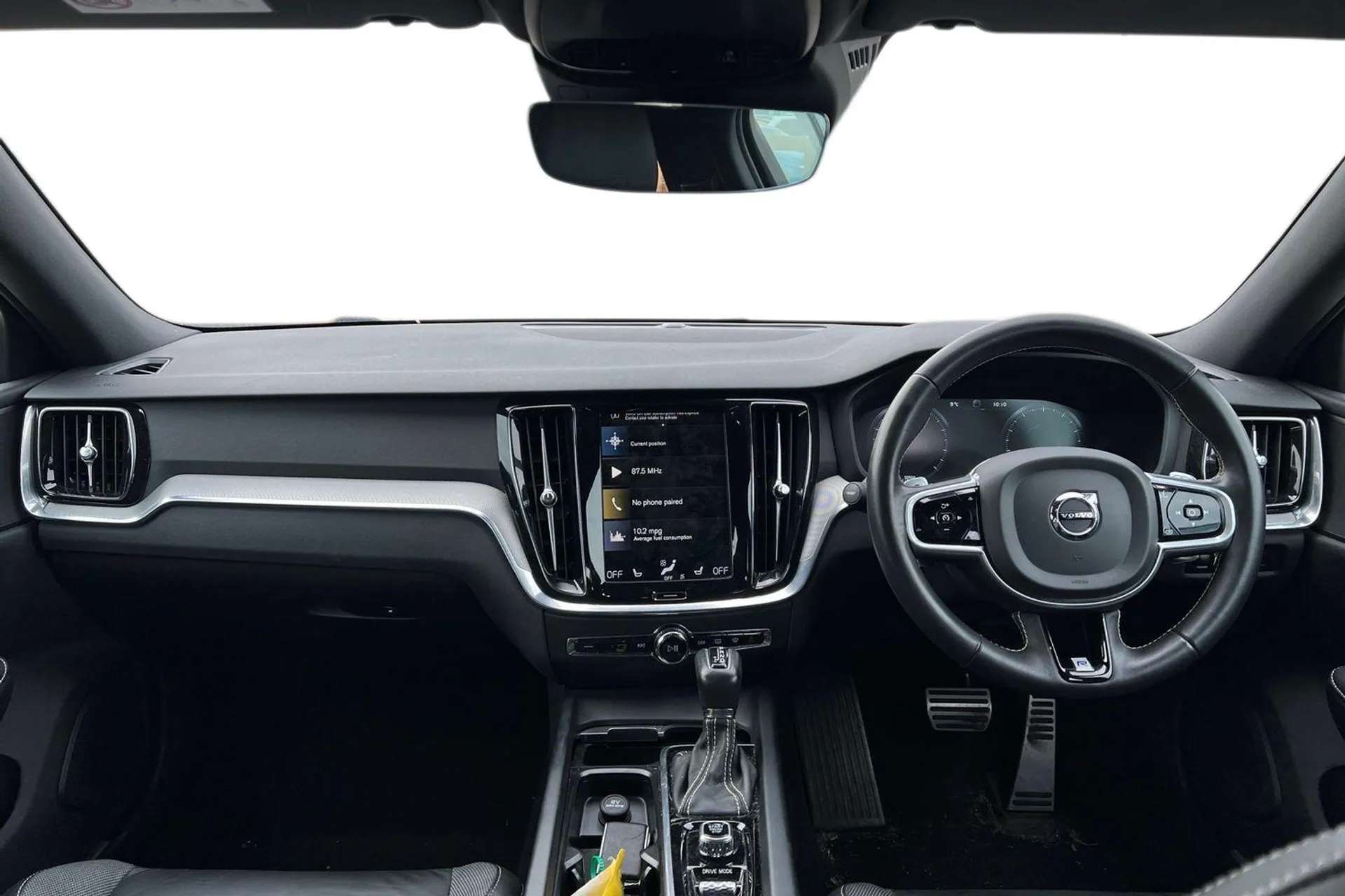 A 2020 VOLVO S60 2.0 T5 R DESIGN Plus 4dr Auto [ 12.3" Active TFT crystal driver's information display, Automatic active bending LED headlights, Driver alert control w A 2020 VOLVO S60 2.0 T5 R DESIGN Plus 4dr Auto [ 12.3" Active TFT crystal driver's information display, Automatic active bending LED headlights, Driver alert control w